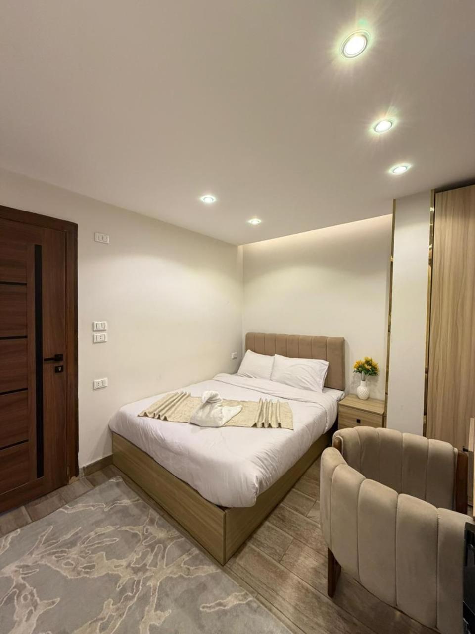 Golden Pyramids Crown - Photo 57