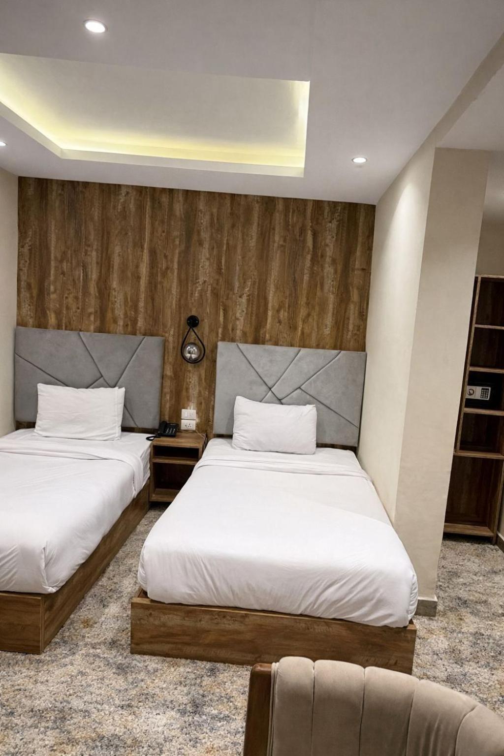 Golden Pyramids Crown - Photo 17