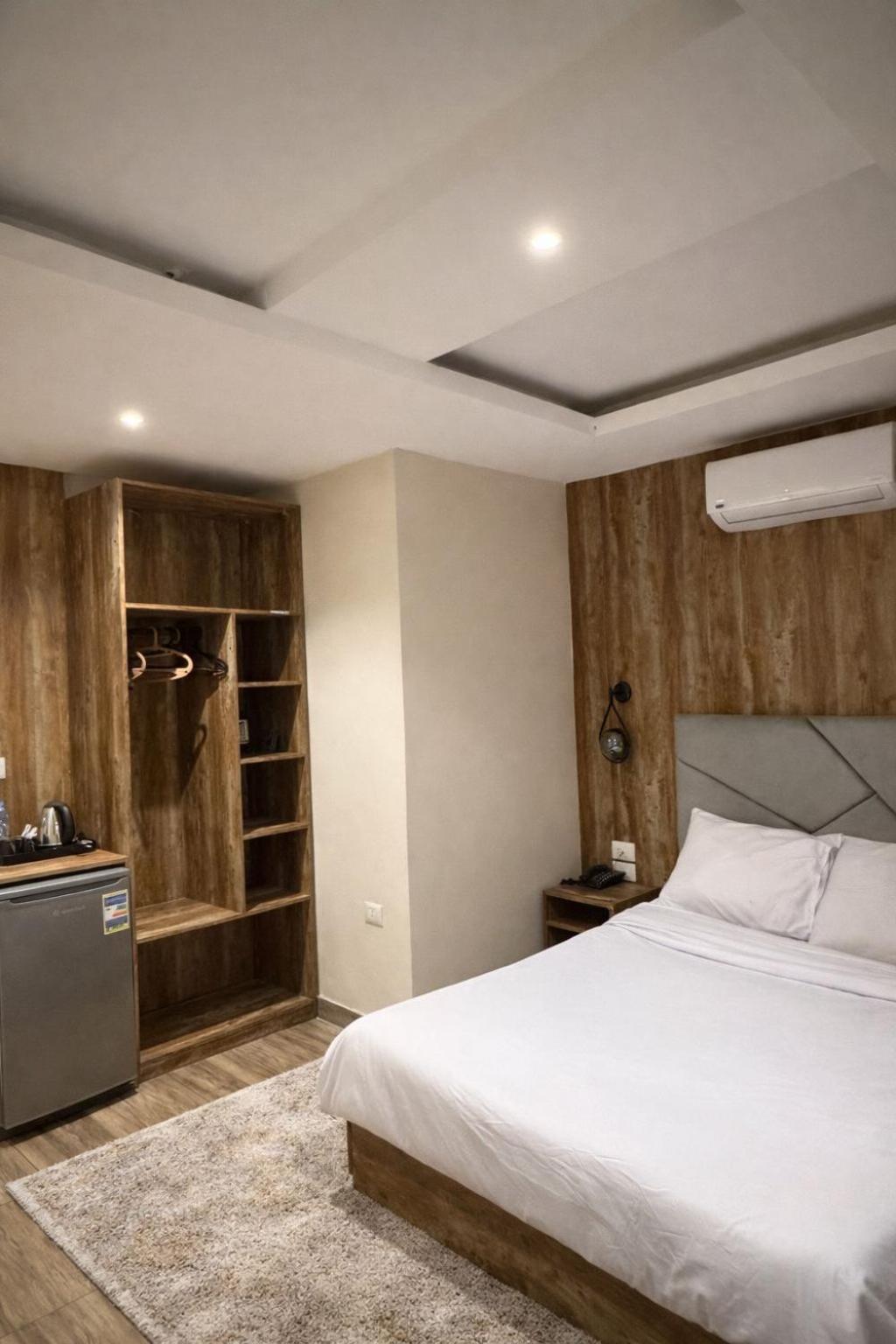 Golden Pyramids Crown - Photo 13