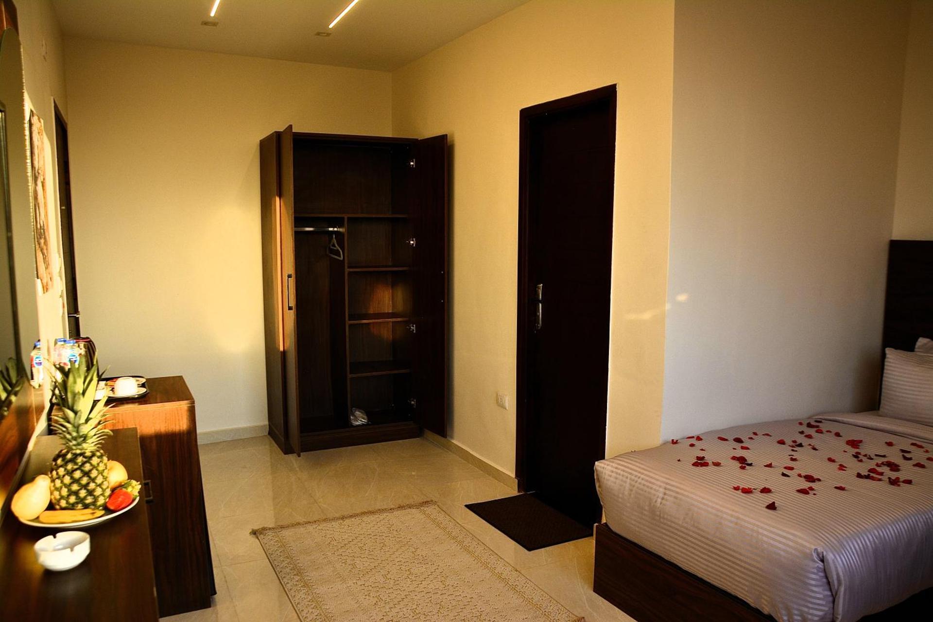 Makan Hotel - Photo 23