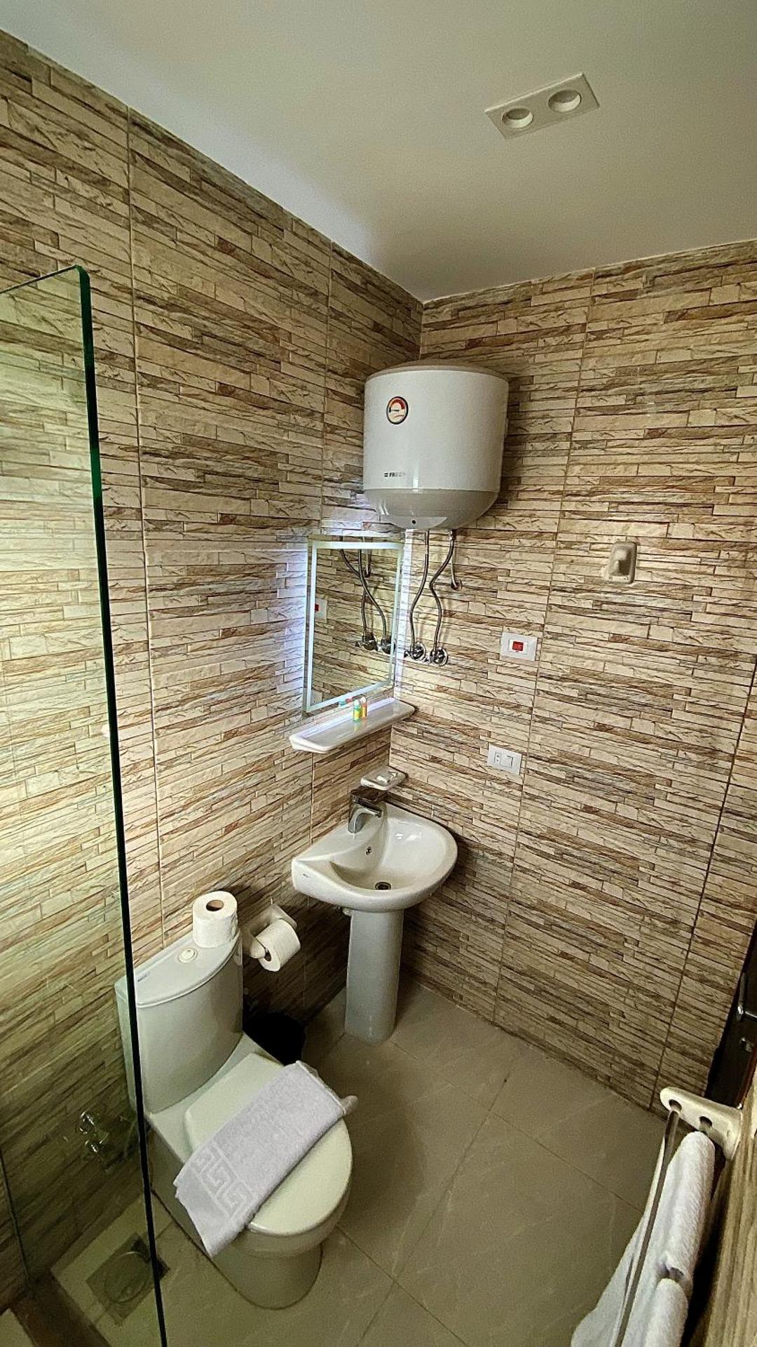 Makan Hotel - Photo 35