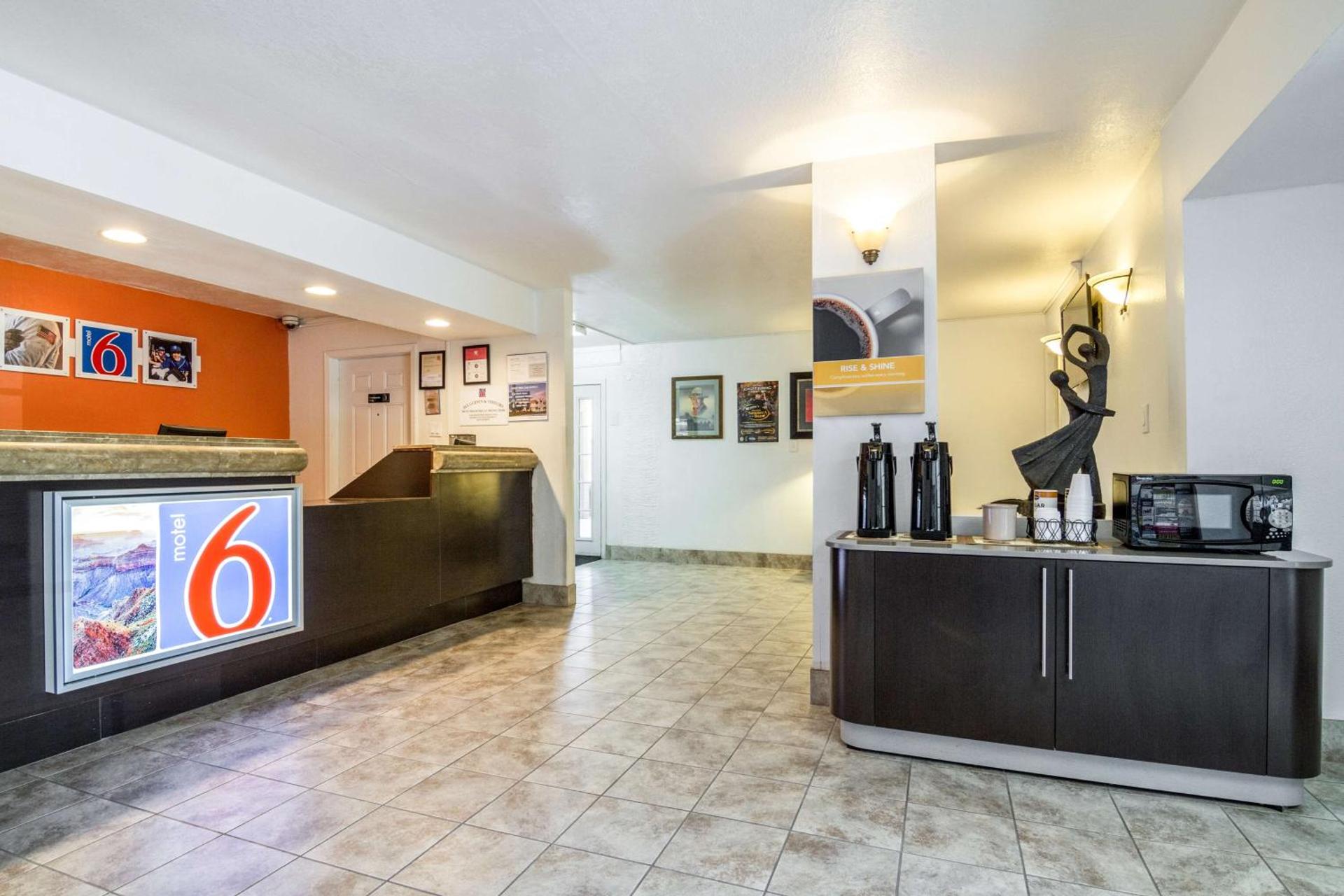 Motel 6 Glendale Phoenix - Photo 26