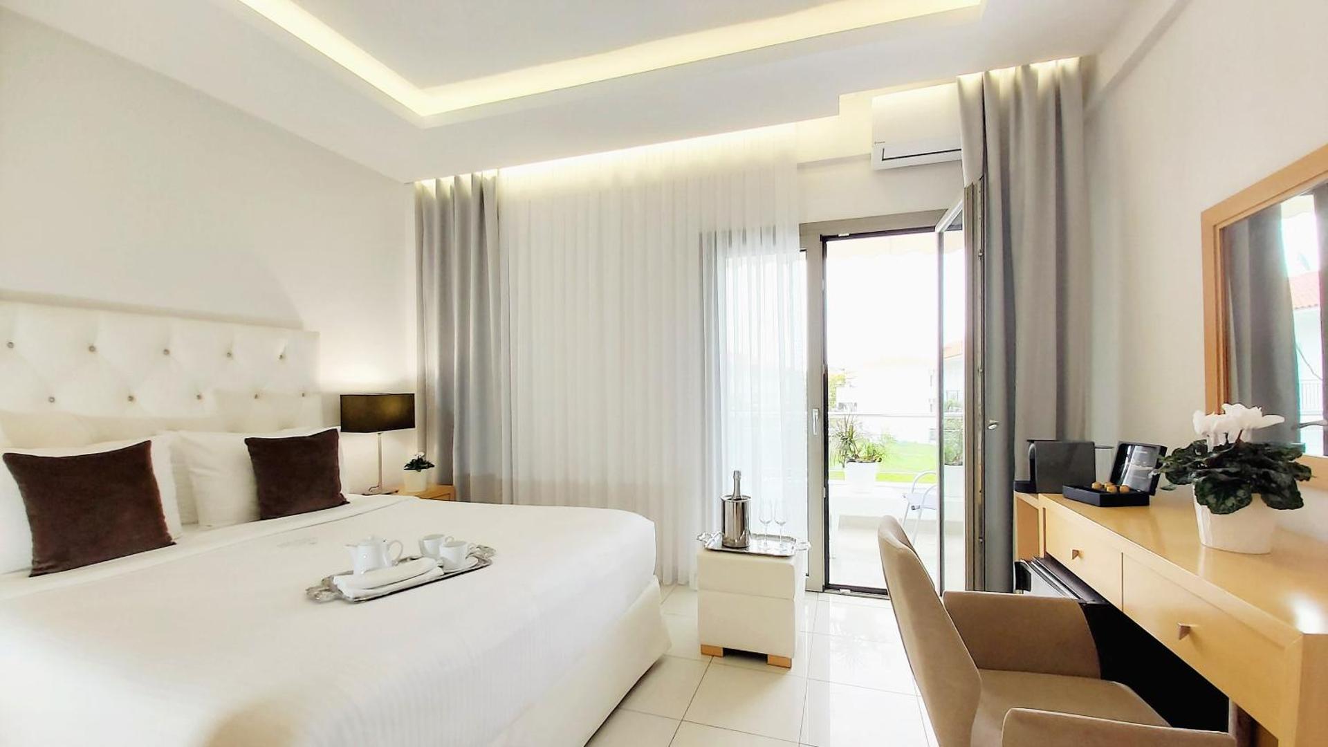 Akrogiali Exclusive Hotel (Adults Only) - Photo 12