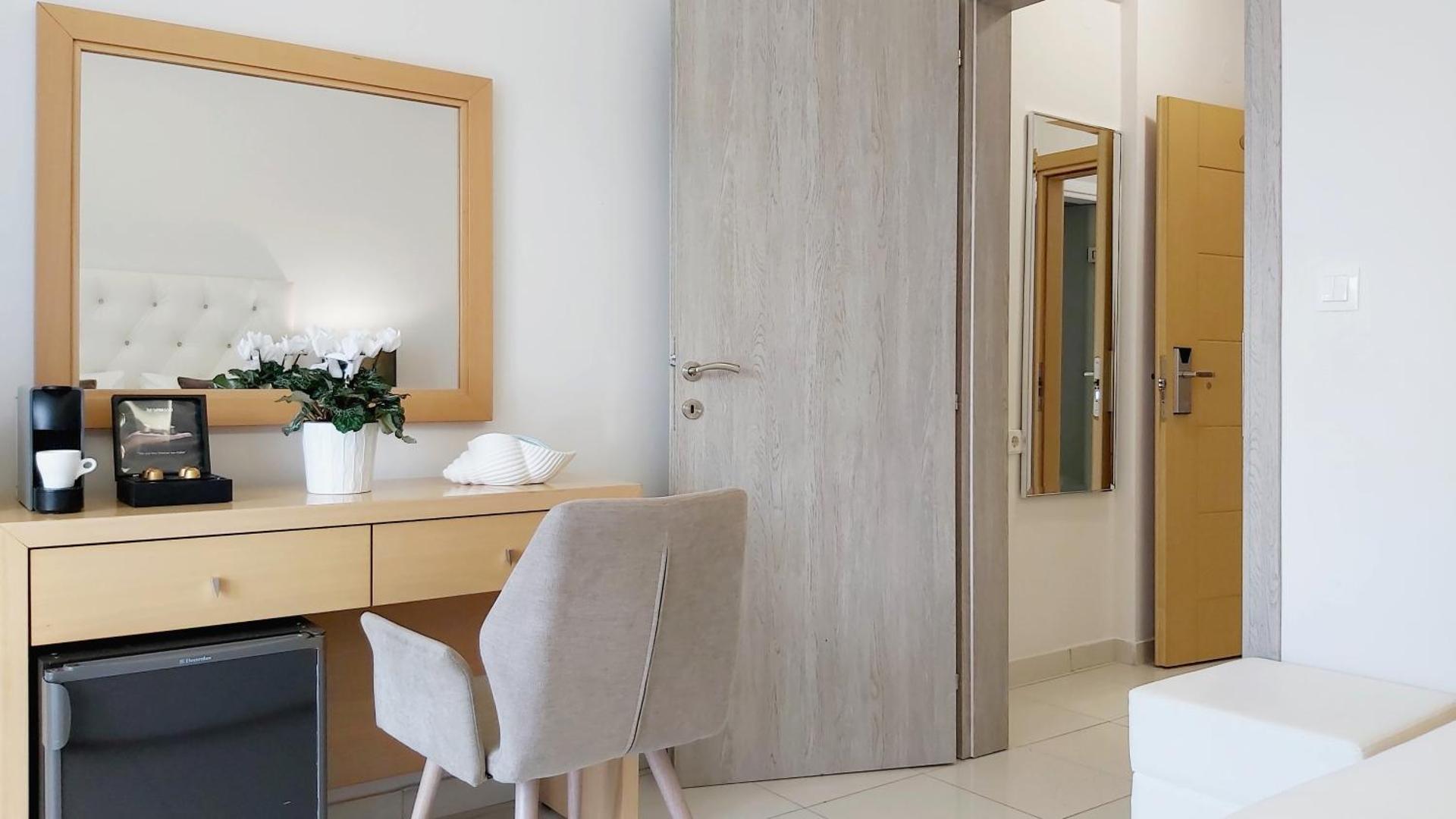 Akrogiali Exclusive Hotel (Adults Only) - Photo 25