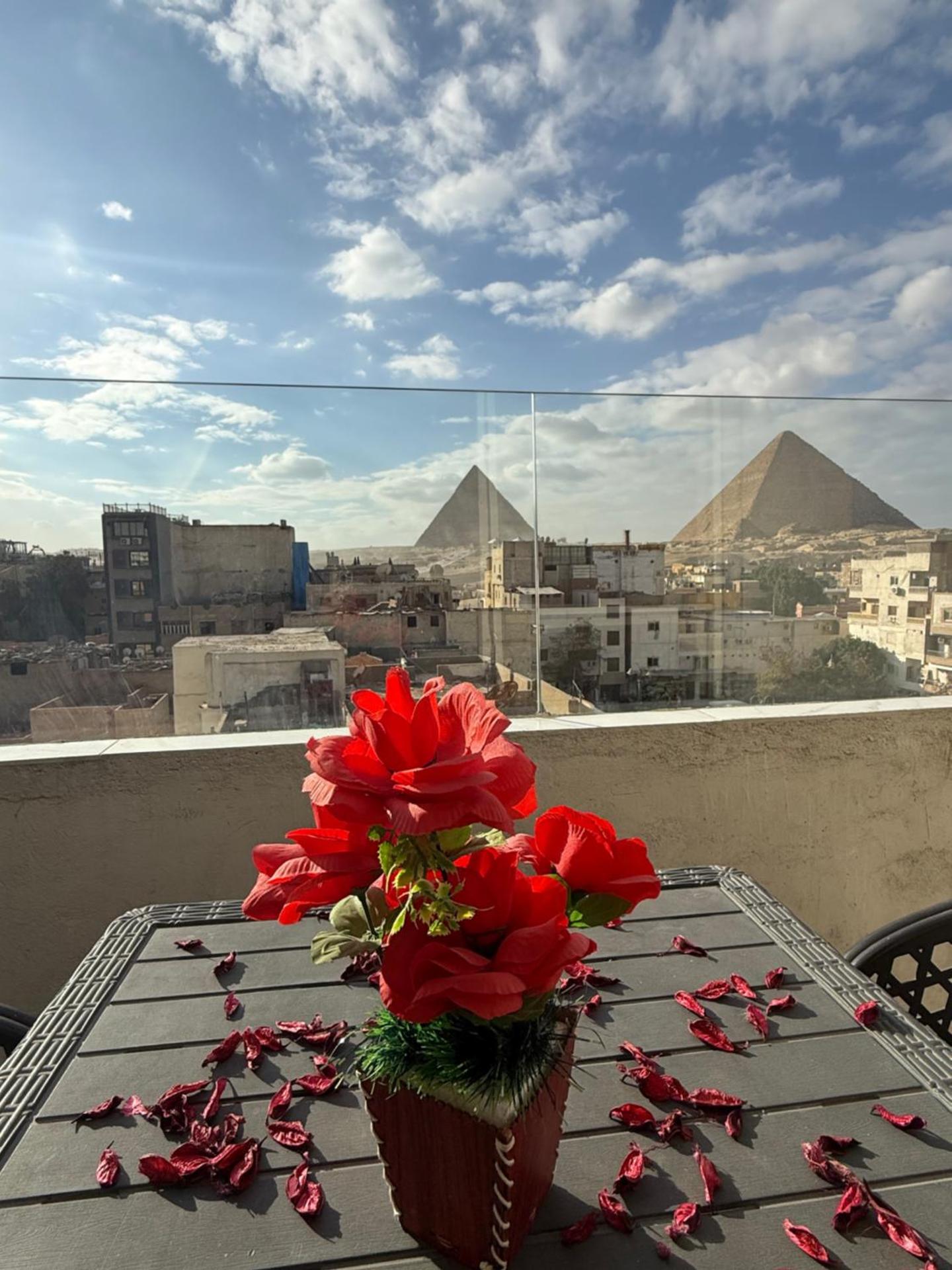 Middle east pyramids veiw &jacuzzi - Photo 40
