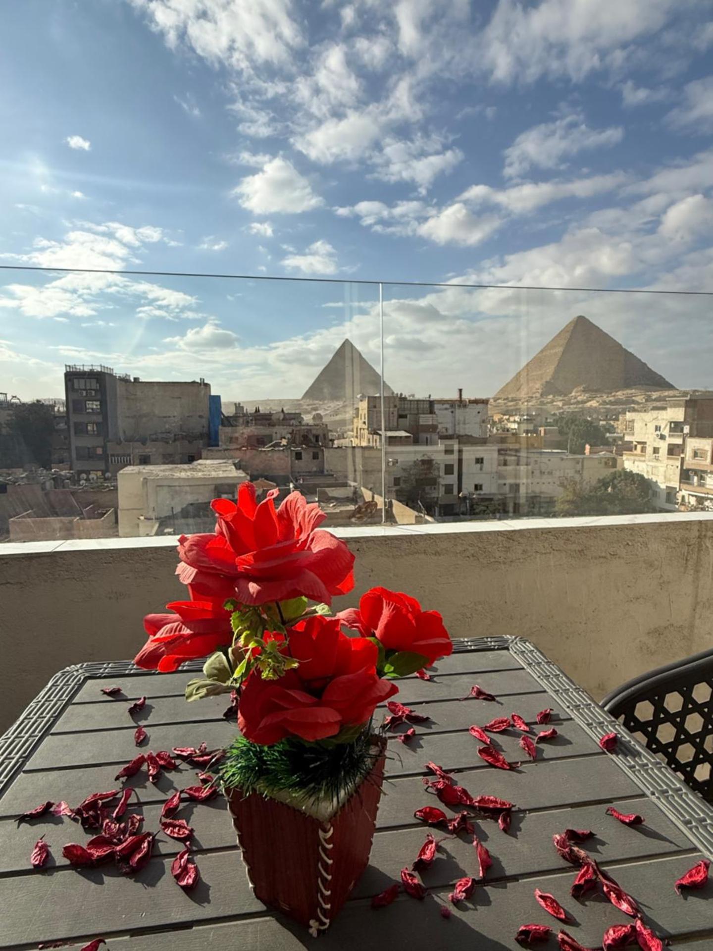 Middle east pyramids veiw &jacuzzi - Photo 41