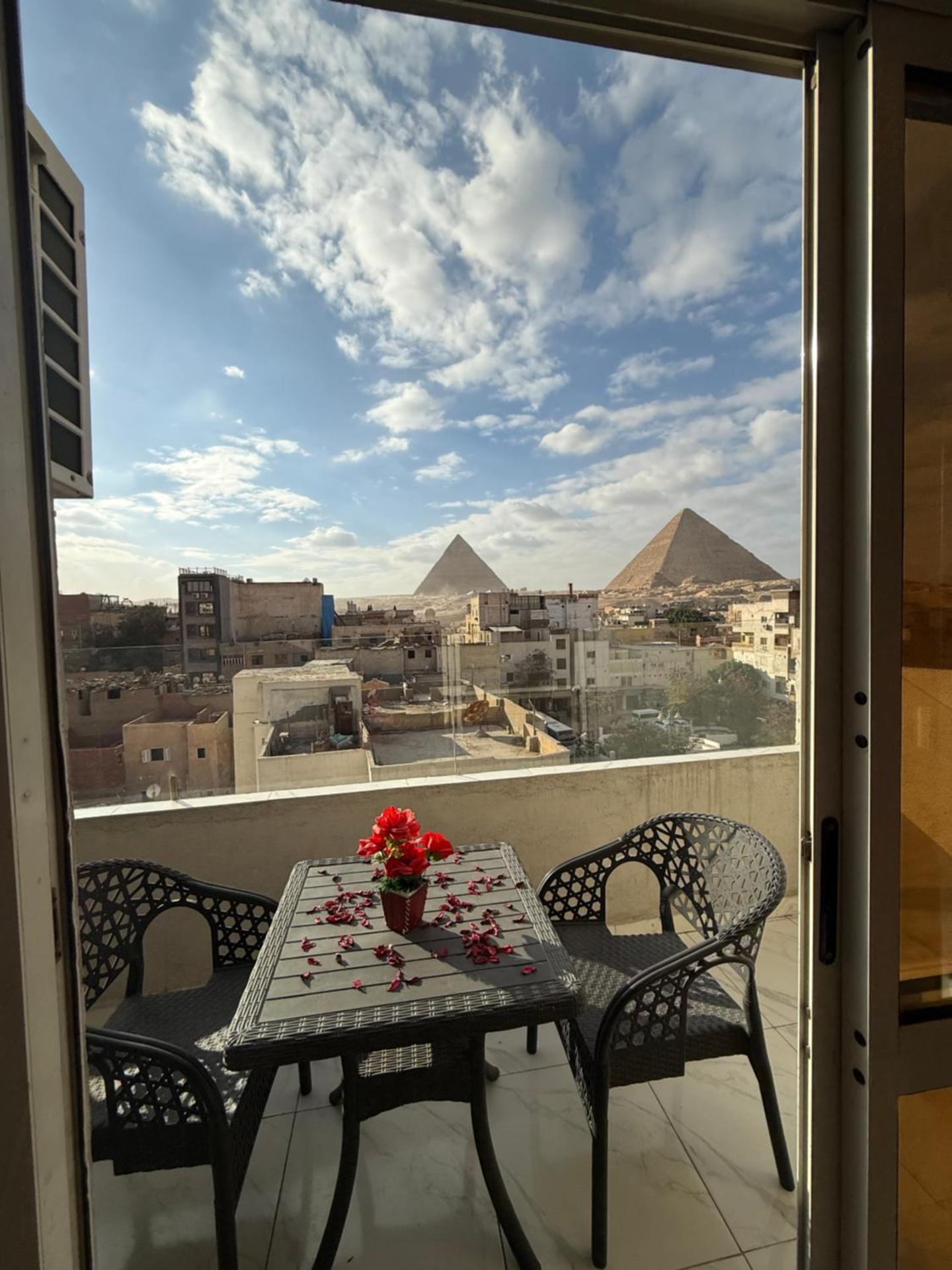 Middle east pyramids veiw &jacuzzi - Photo 36