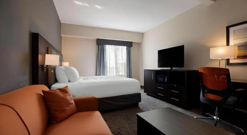 Best Western Plus Executive Inn - Photo 6