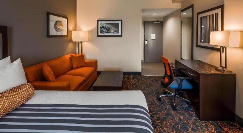 Best Western Plus Executive Inn - Photo 34