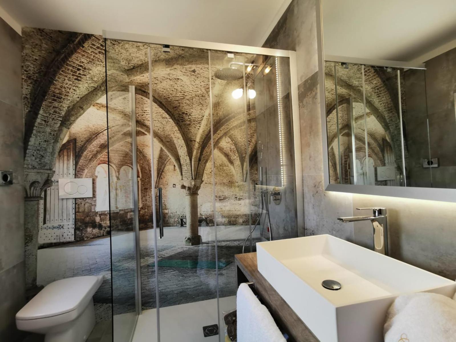 Junior Suite with Spa Access Light - Split Level