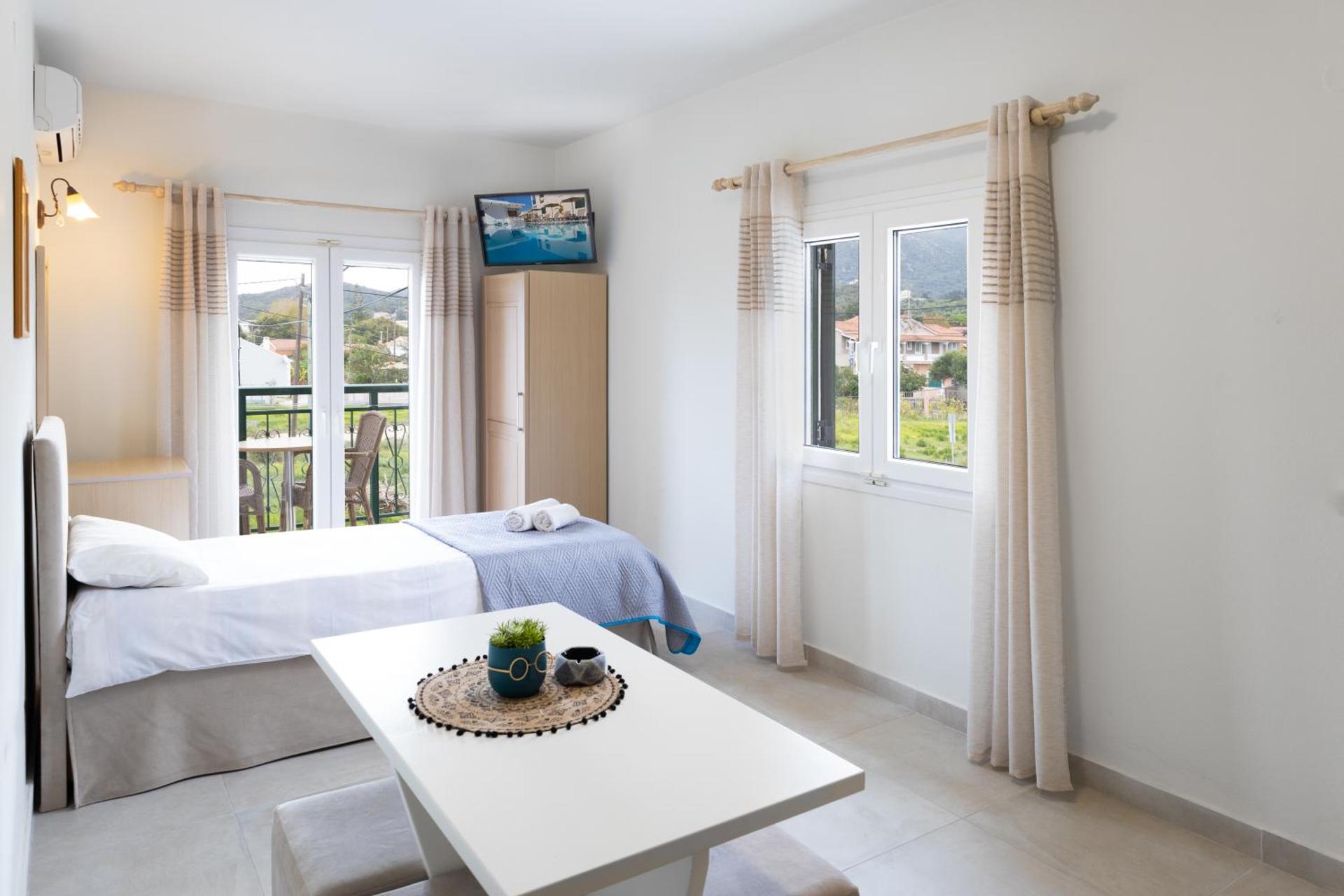 Apartment with Balcony - Photo 3