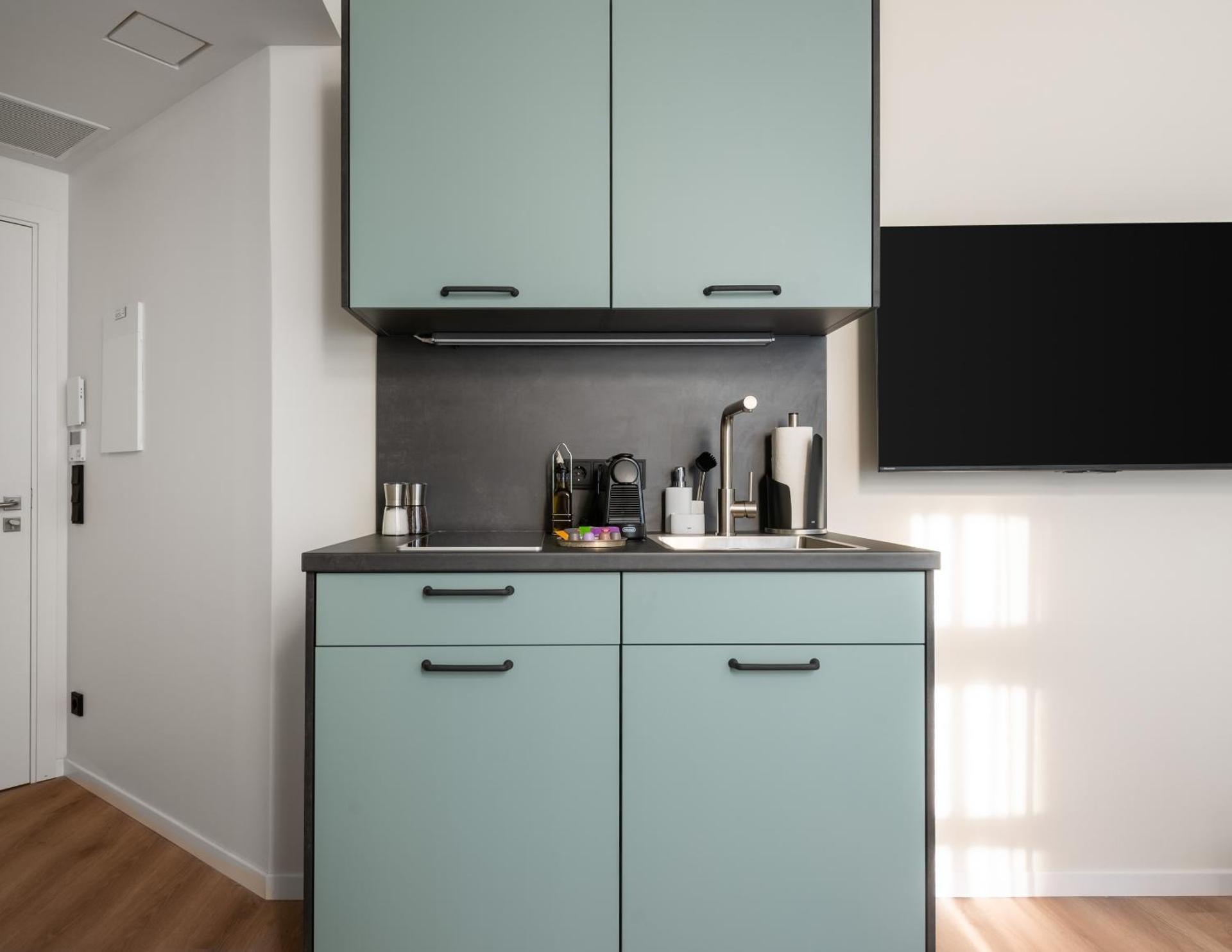 Limehome Athens Geraniou - Photo 55