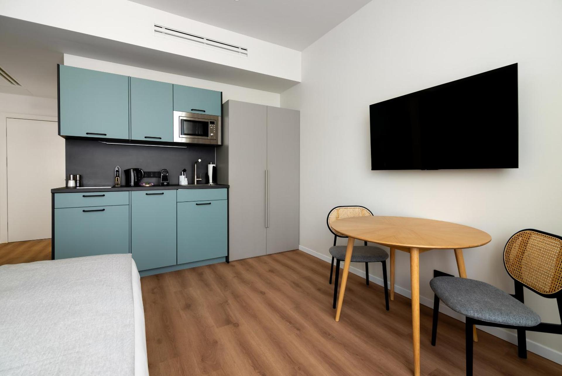 Limehome Athens Geraniou - Photo 12