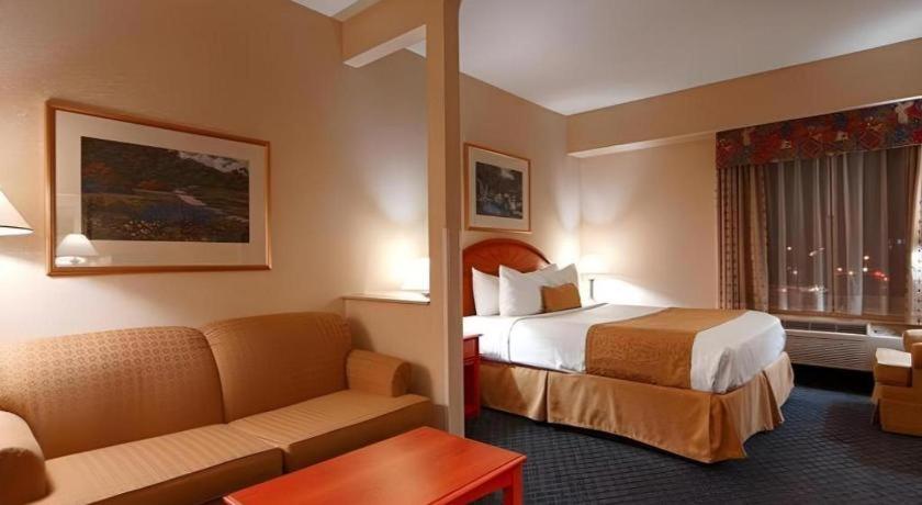 Best Western Plus Executive Inn - Photo 115