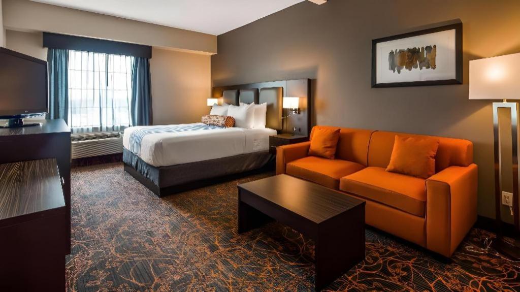 Best Western Plus Executive Inn - Photo 118