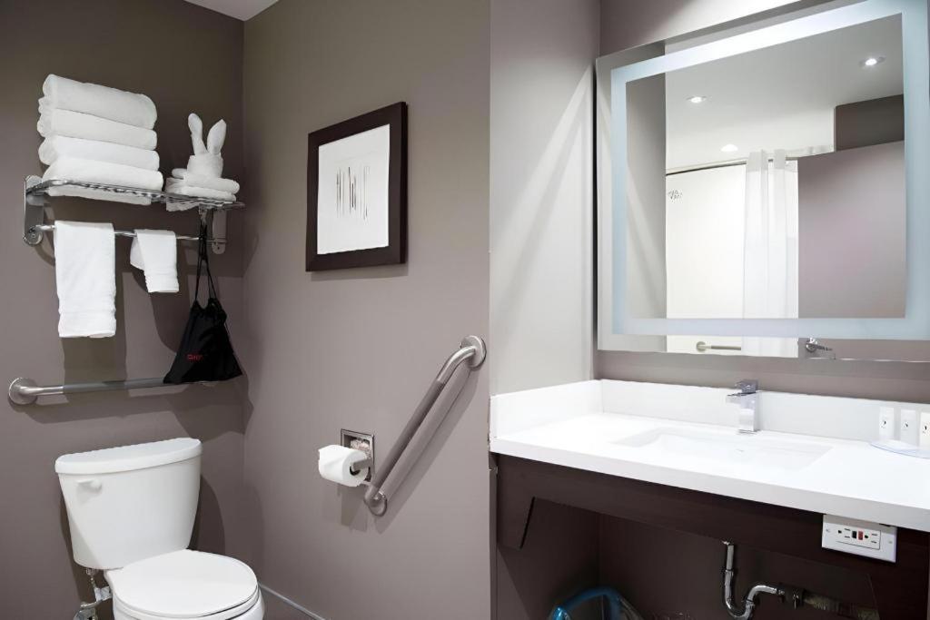 Best Western Plus Executive Inn - Photo 120