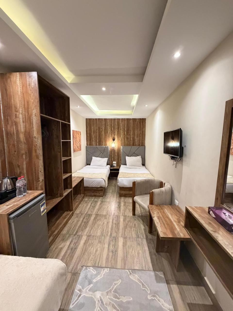 Golden Pyramids Crown - Photo 8