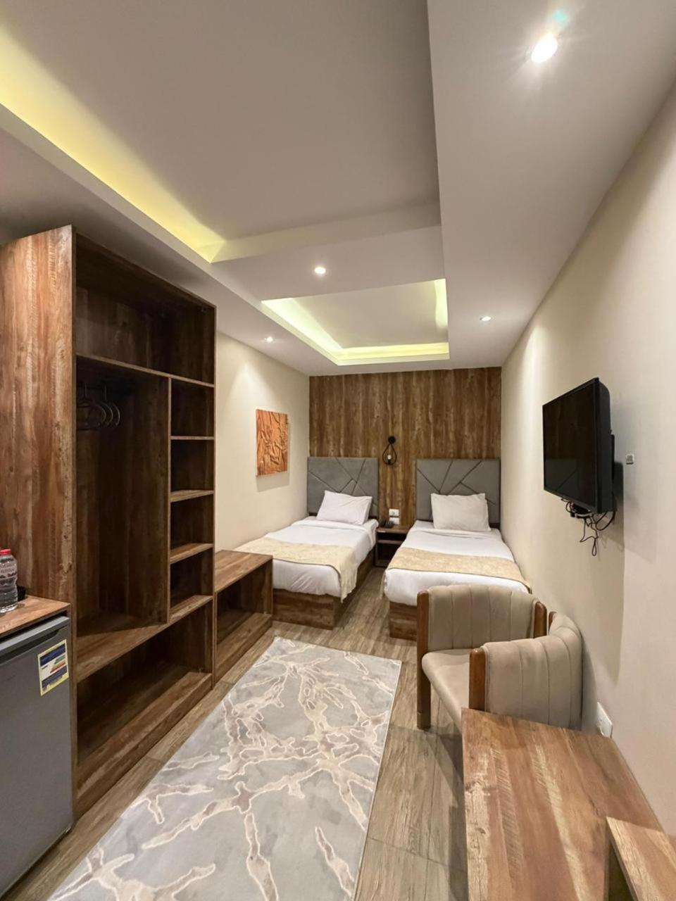 Golden Pyramids Crown - Photo 6