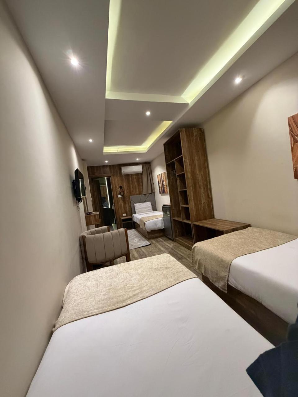 Golden Pyramids Crown - Photo 5