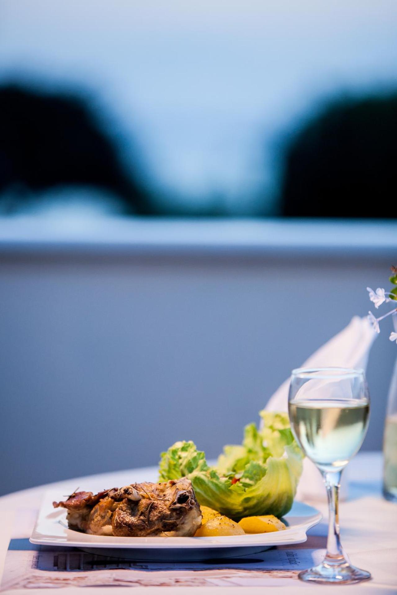 Athina Studios and Suites Plaka - Photo 3