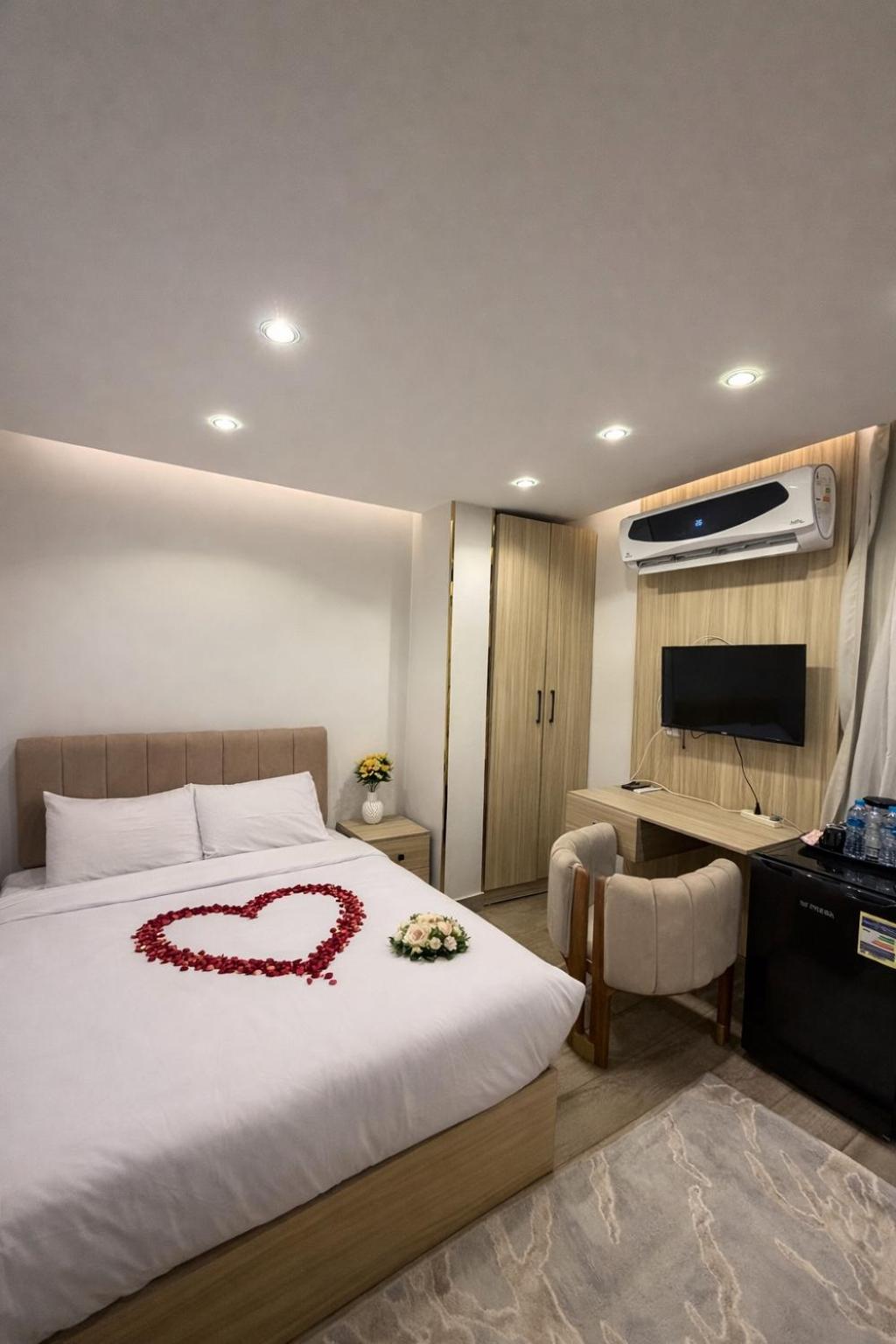 Golden Pyramids Crown - Photo 16