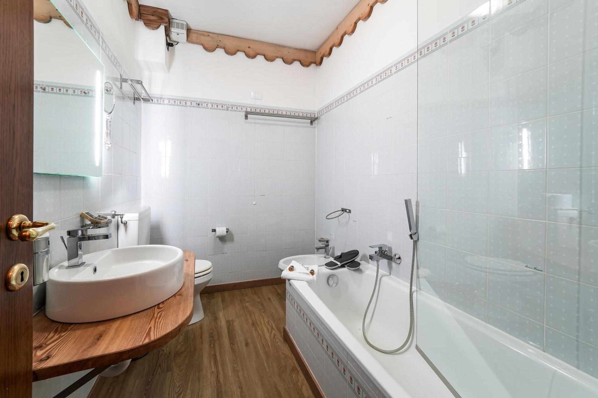 Hotel Jumeaux - Photo 16