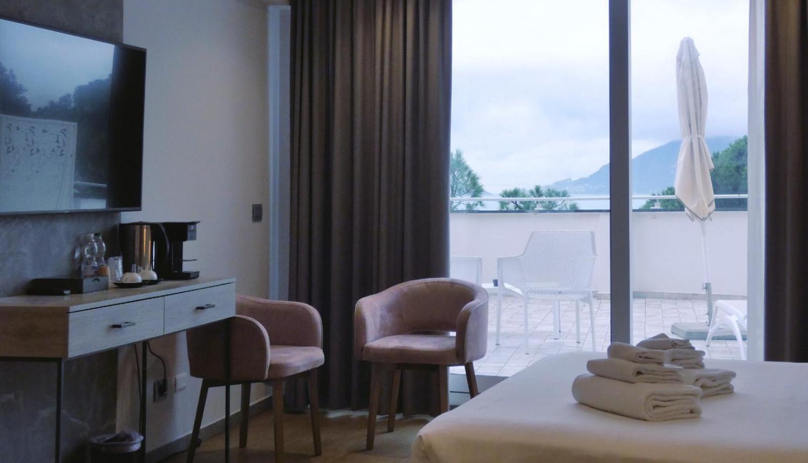 Hotel Byron - Photo 6