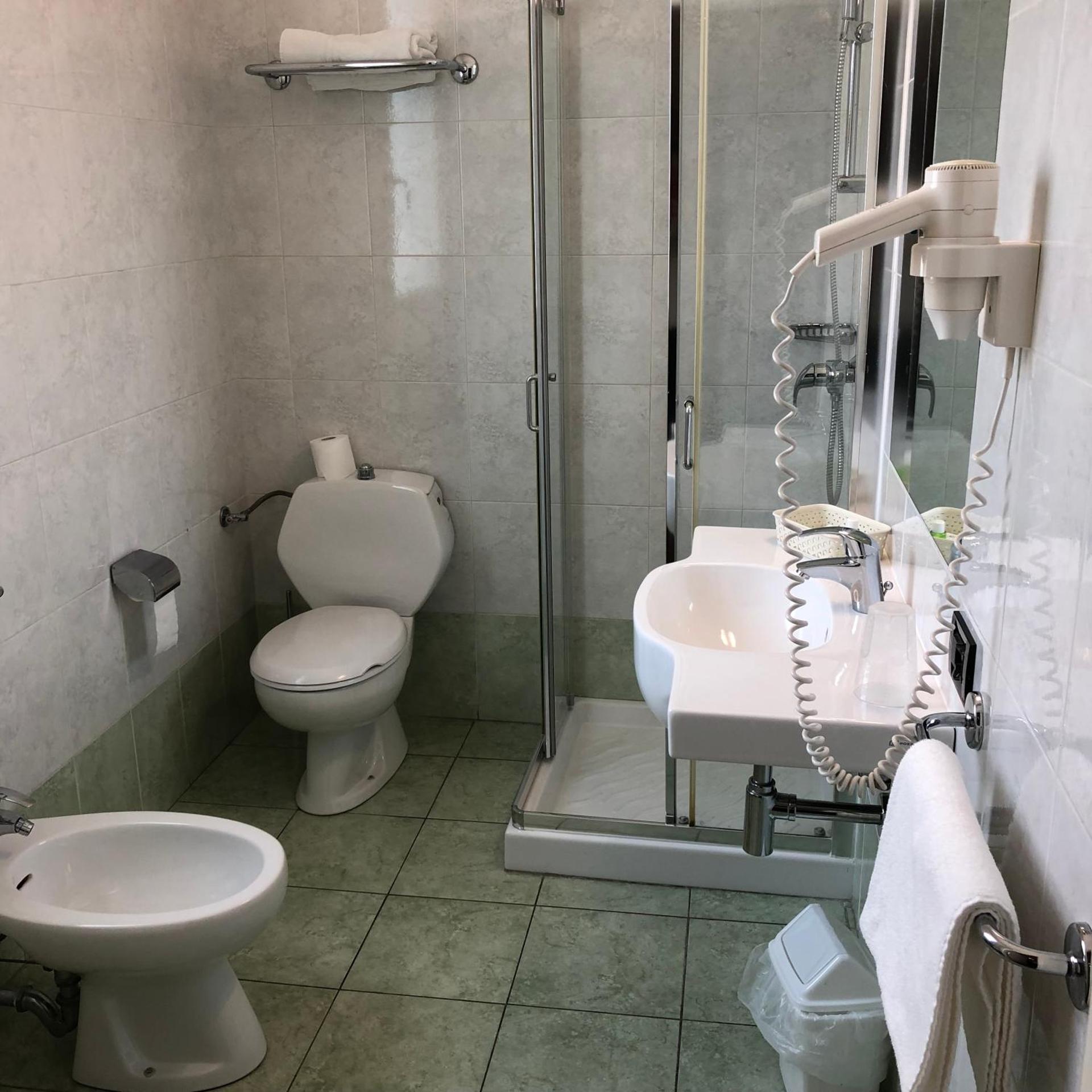 Hotel Victoria - Photo 35