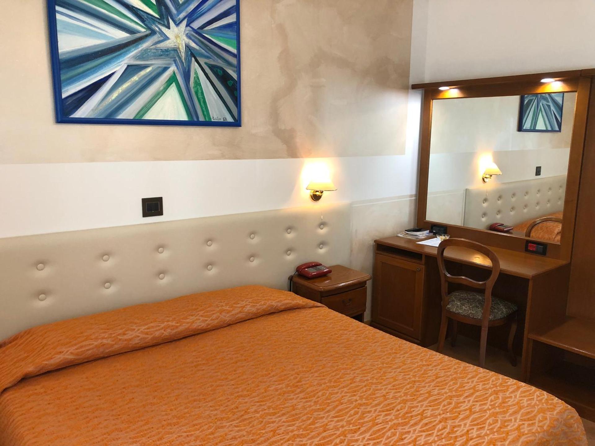 Hotel Victoria - Photo 39