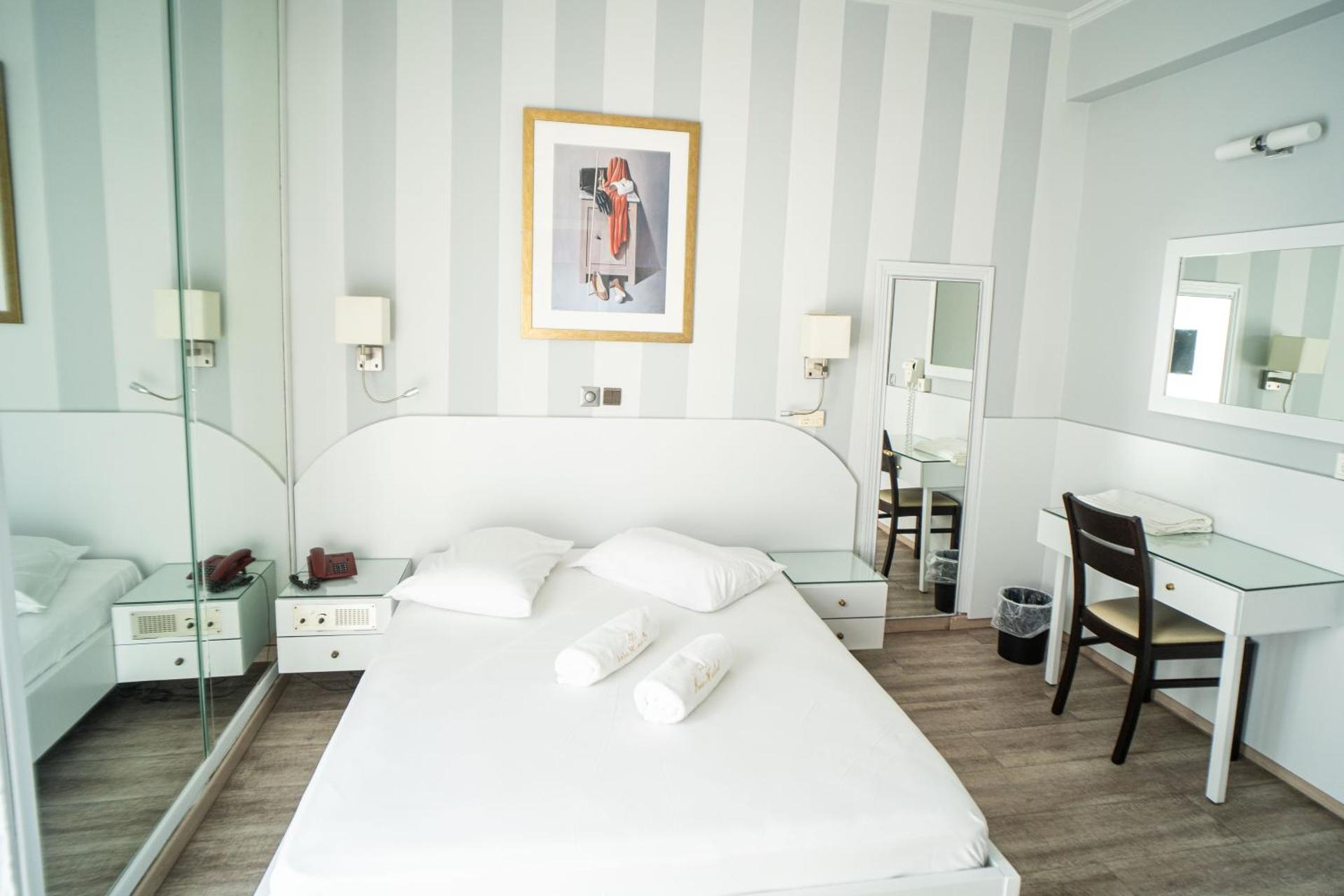 Eva Hotel Piraeus - Photo 33