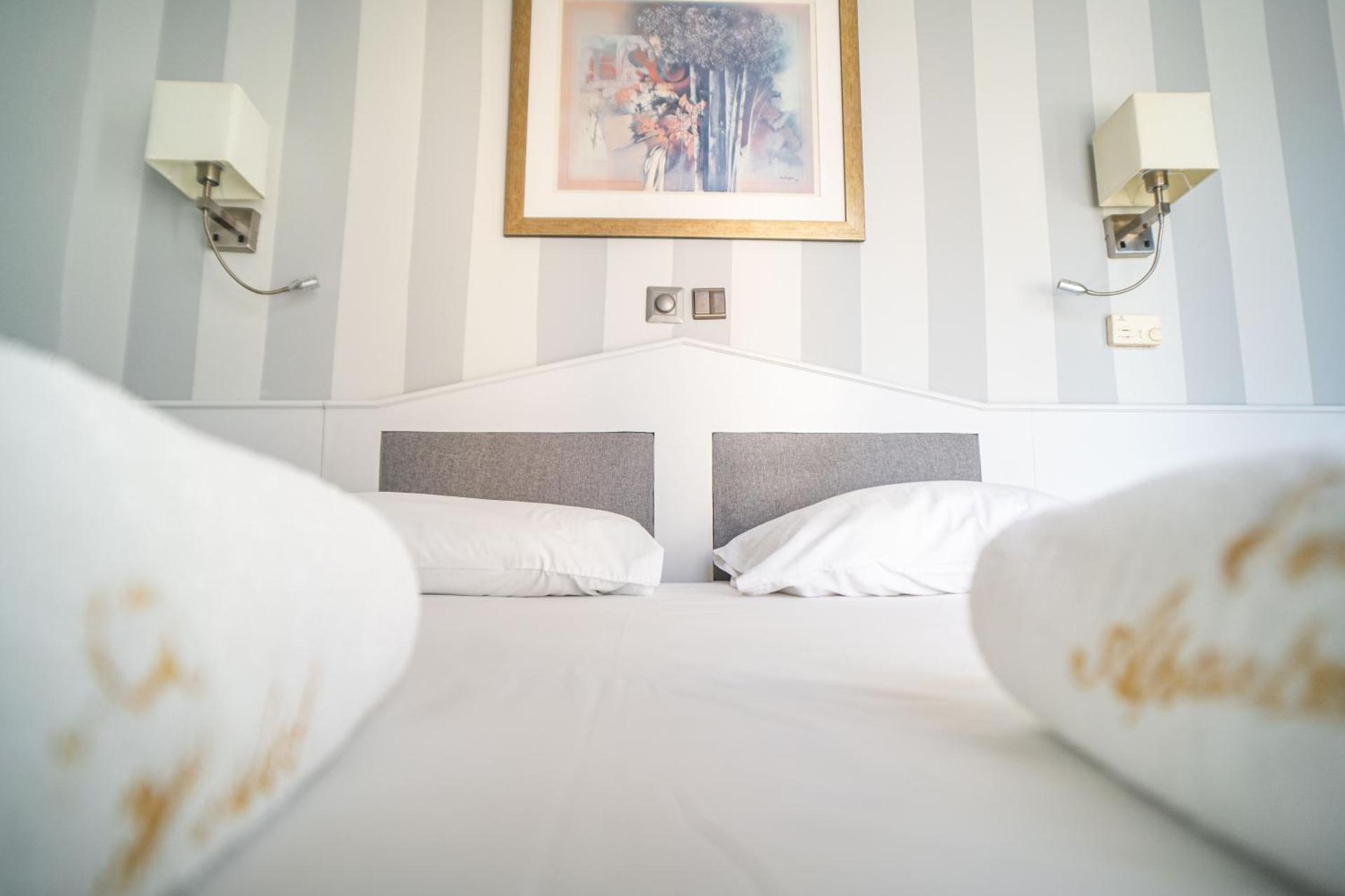 Eva Hotel Piraeus - Photo 32