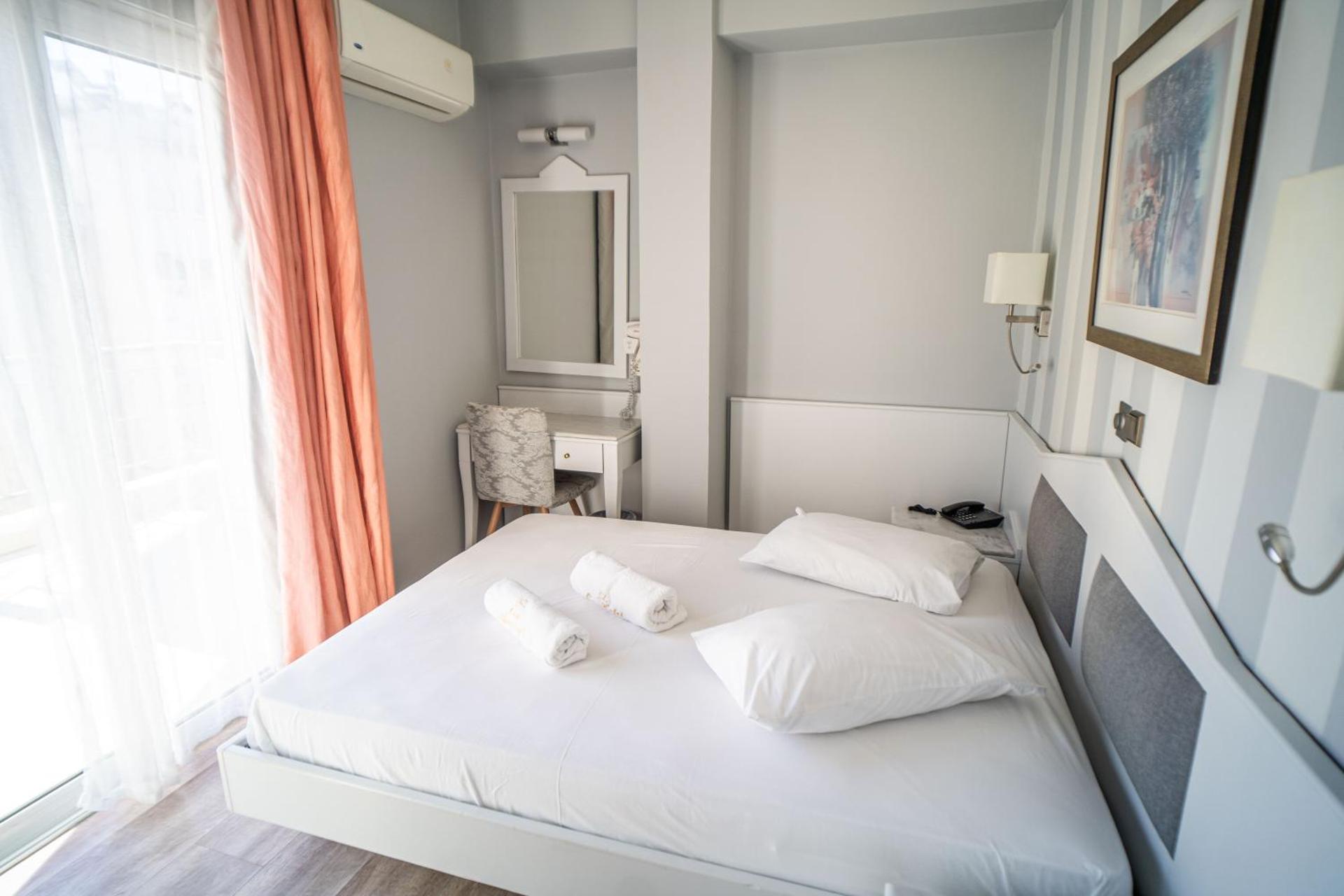 Eva Hotel Piraeus - Photo 39