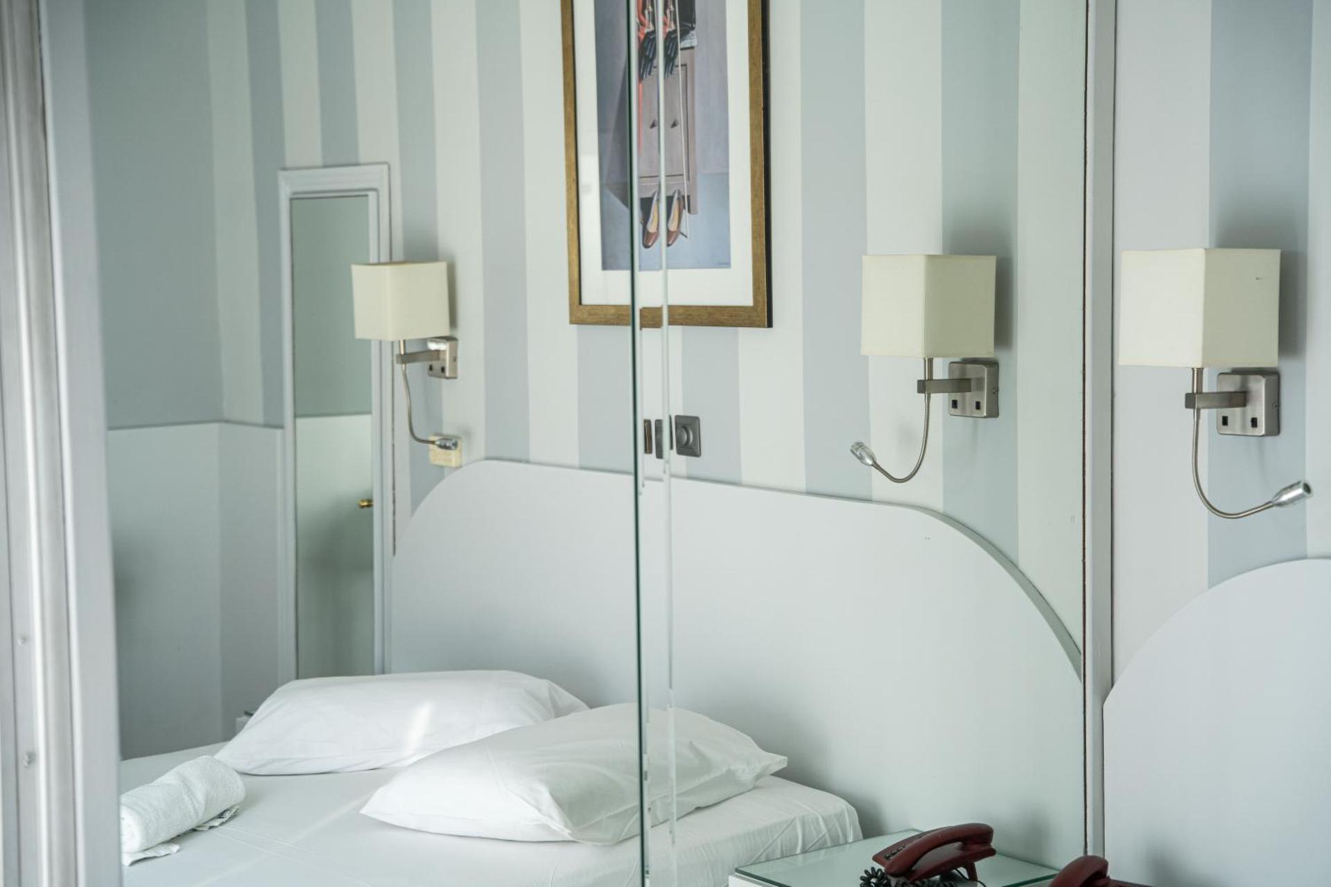 Eva Hotel Piraeus - Photo 5