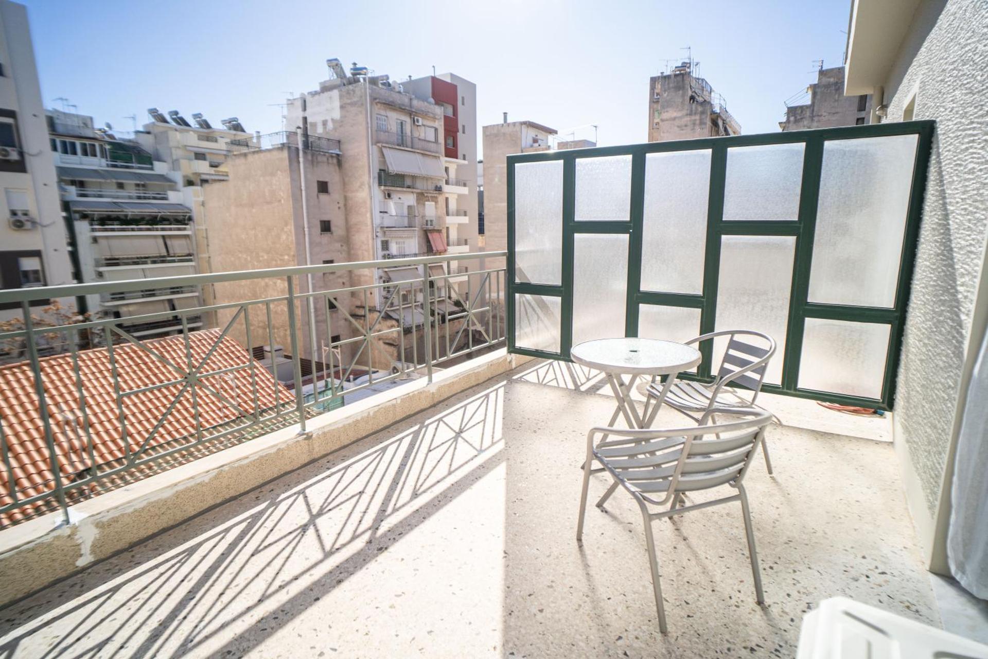 Eva Hotel Piraeus - Photo 2