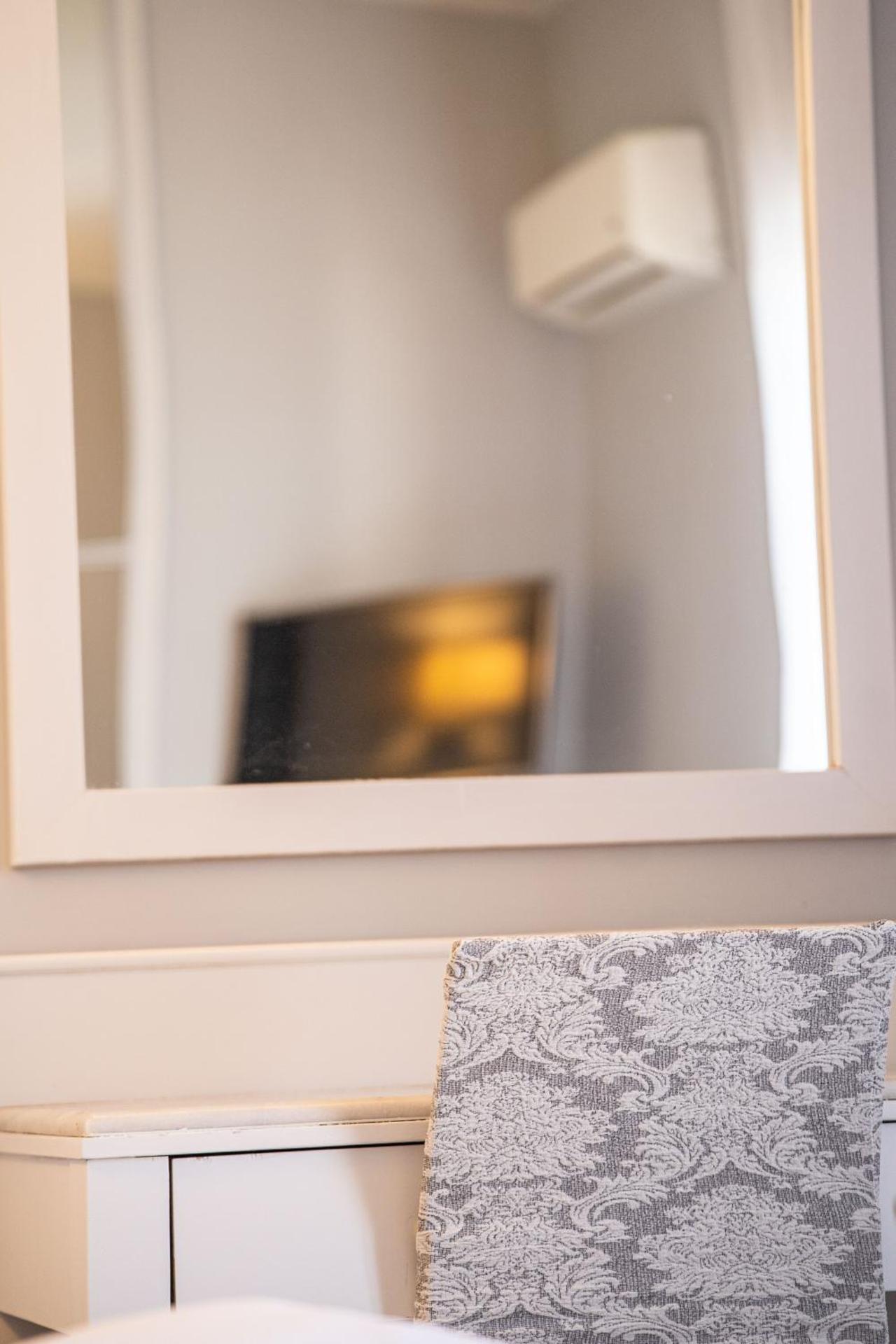 Eva Hotel Piraeus - Photo 52
