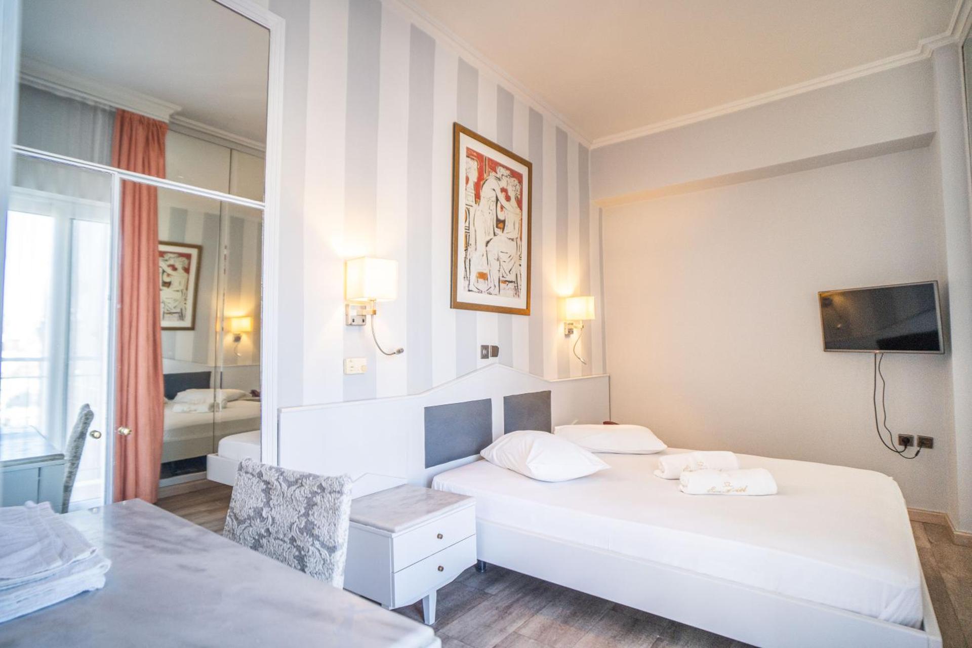 Eva Hotel Piraeus - Photo 20