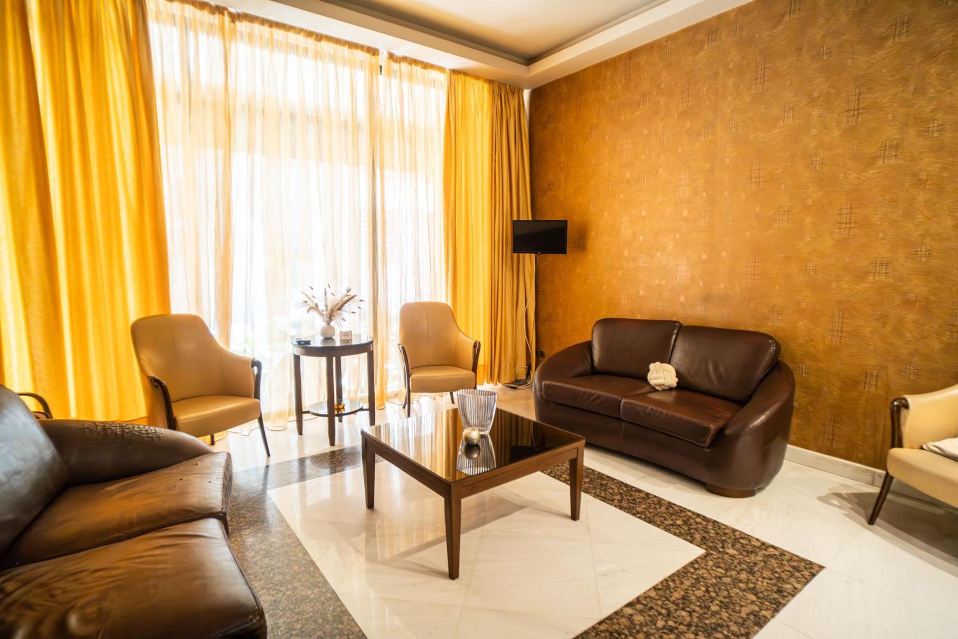 Eva Hotel Piraeus - Photo 57