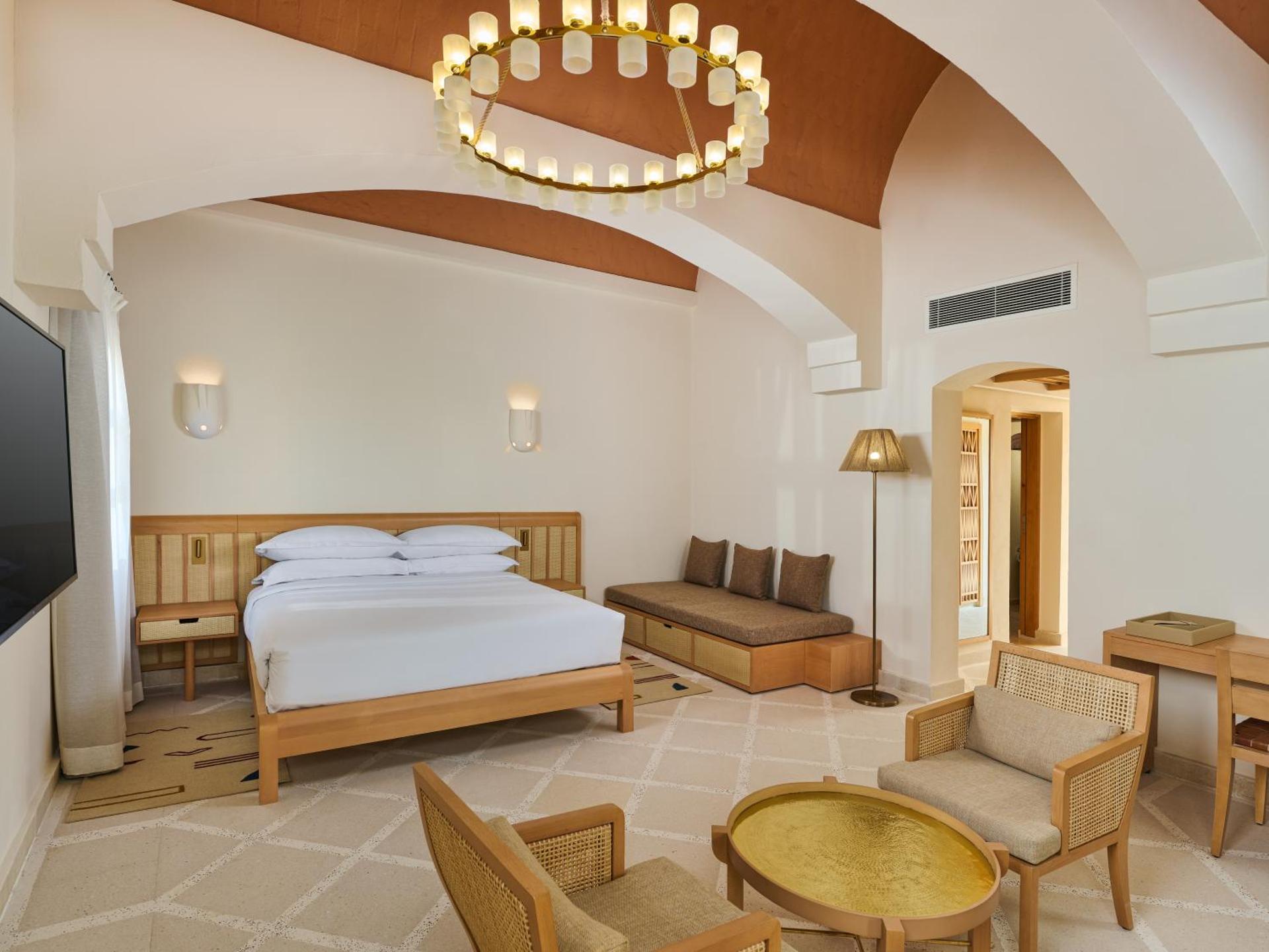 Superior King Suite with Lagoon View