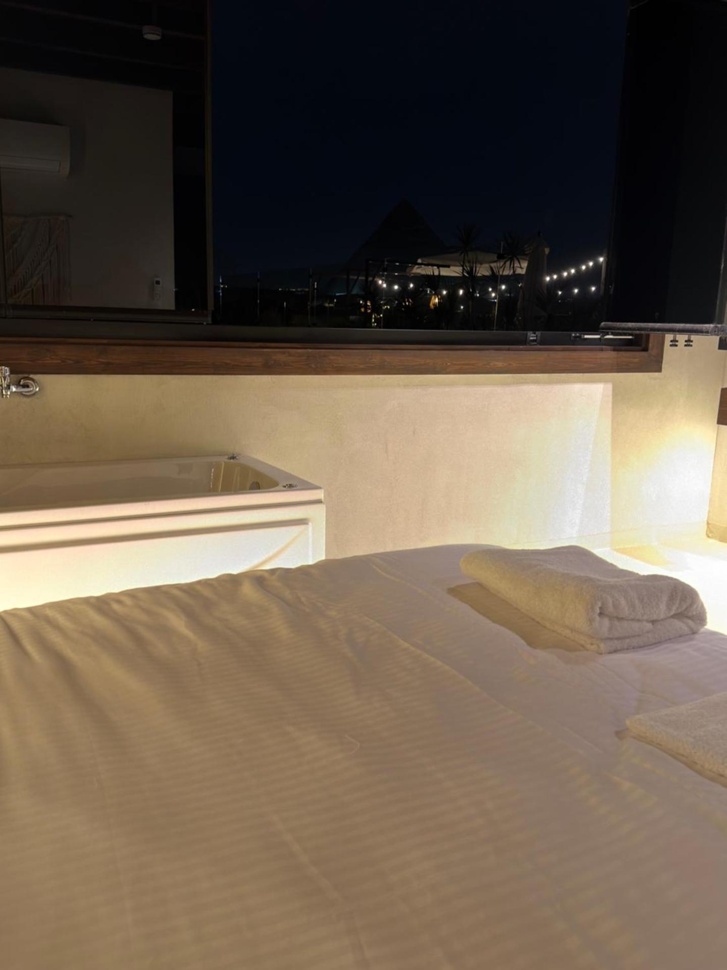 AMUNET Pyramids View Boutique Hotel with Pool and Rooftop Jacuzzi - Photo 15