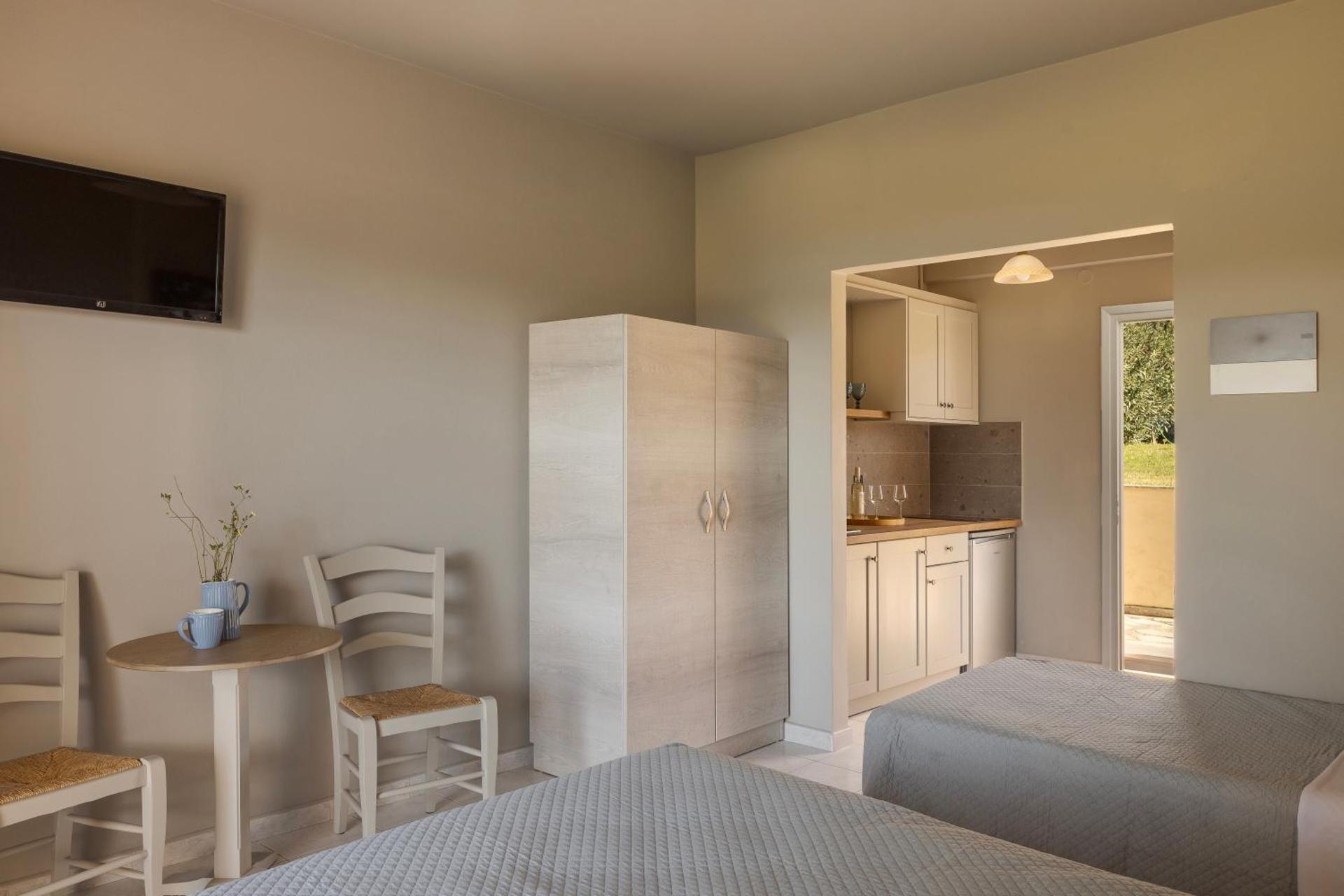 Panorama Fanari studios and apartments - Photo 33