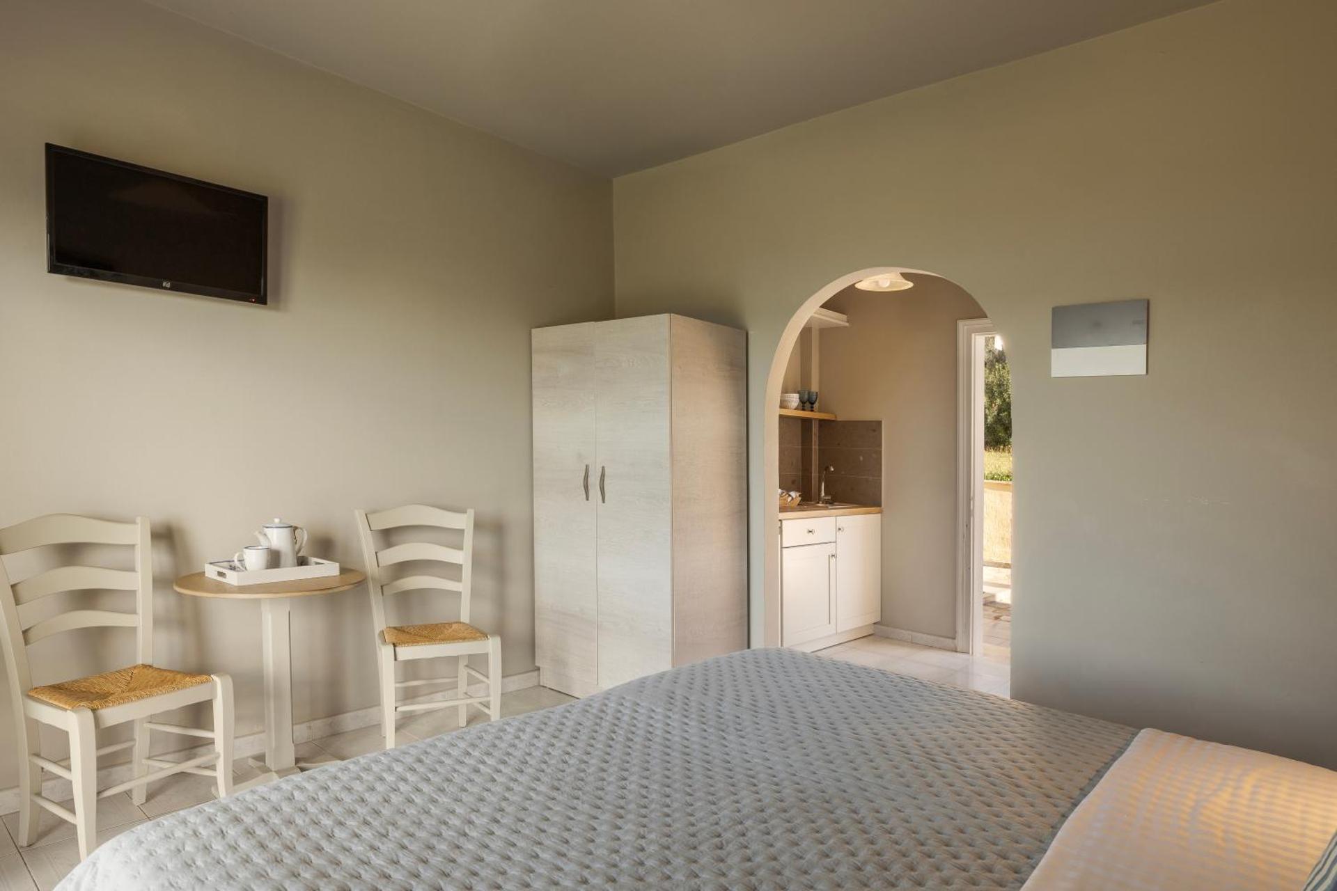 Panorama Fanari studios and apartments - Photo 11