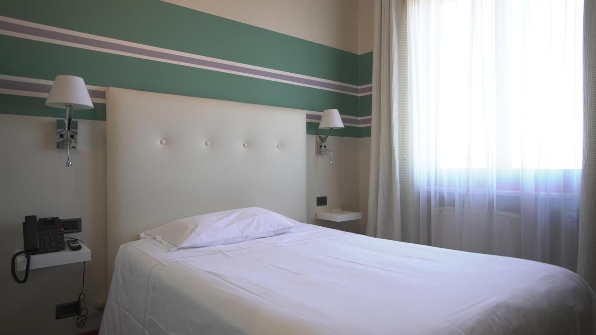 Hotel Lancaster - Photo 37