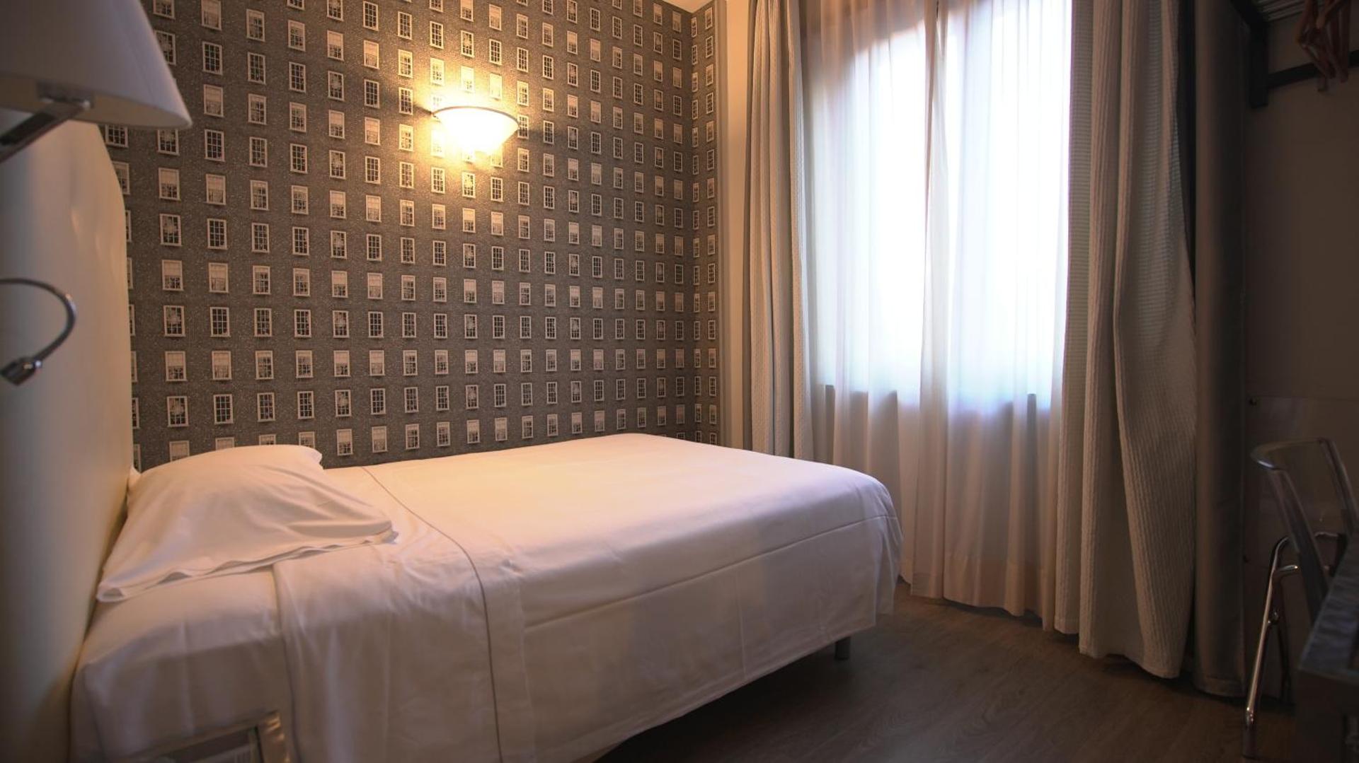 Hotel Lancaster - Photo 38