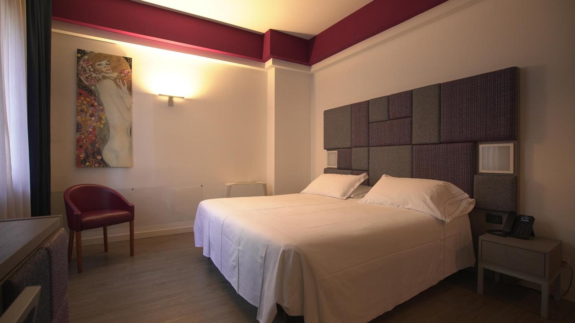 Hotel Lancaster - Photo 17