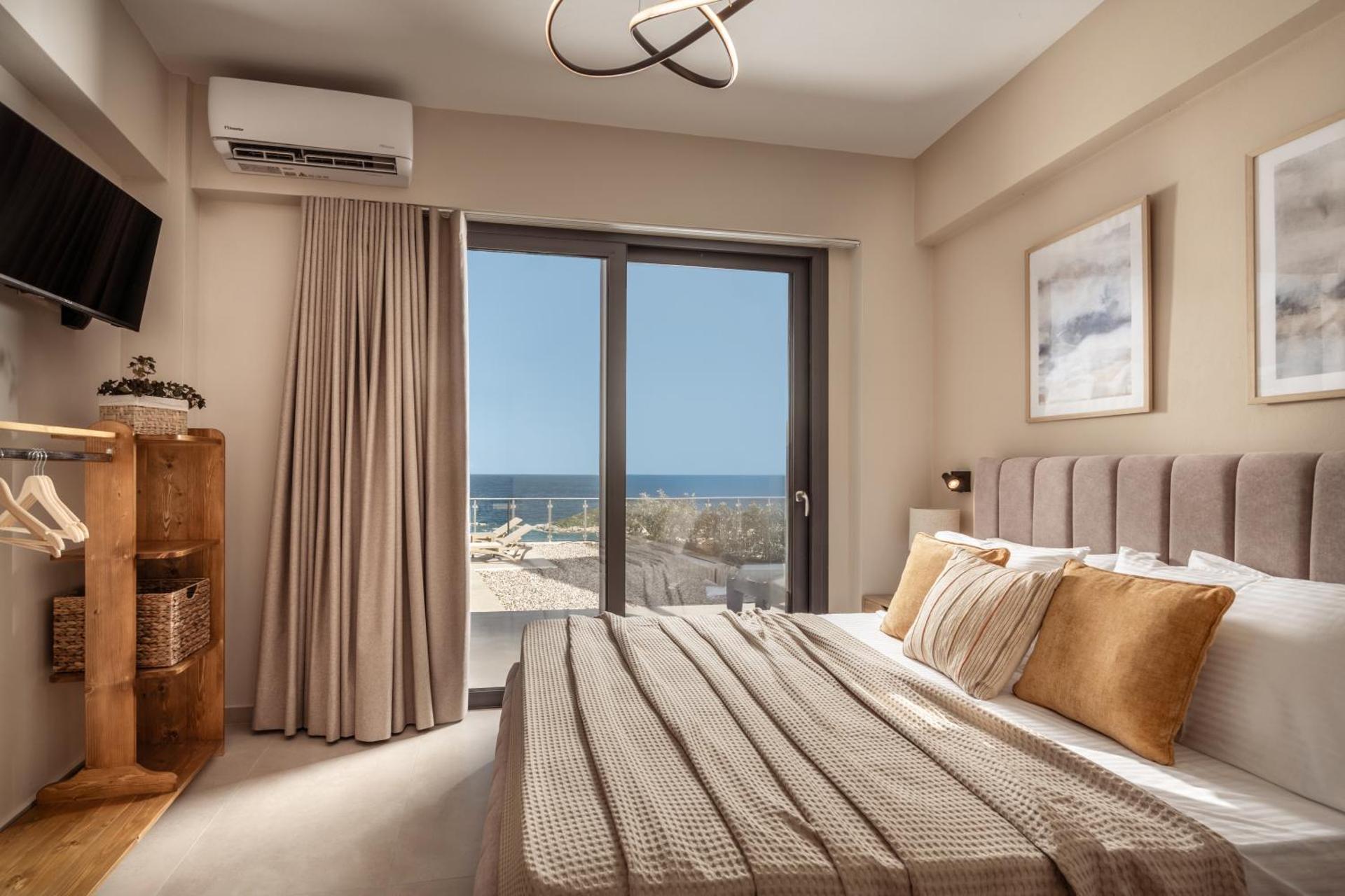 Three-Bedroom Villa - Photo 4