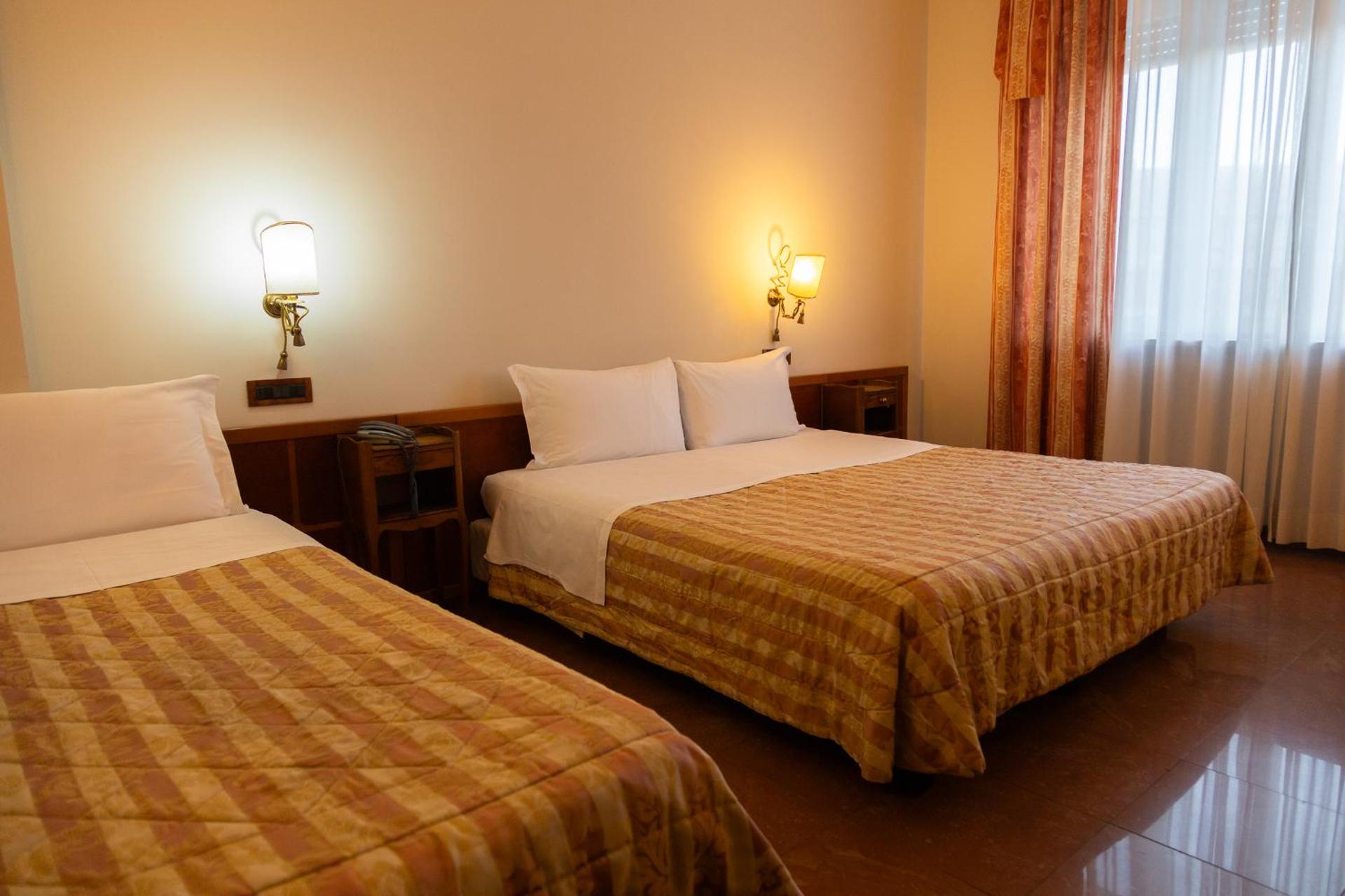 Hotel Continental - Photo 27