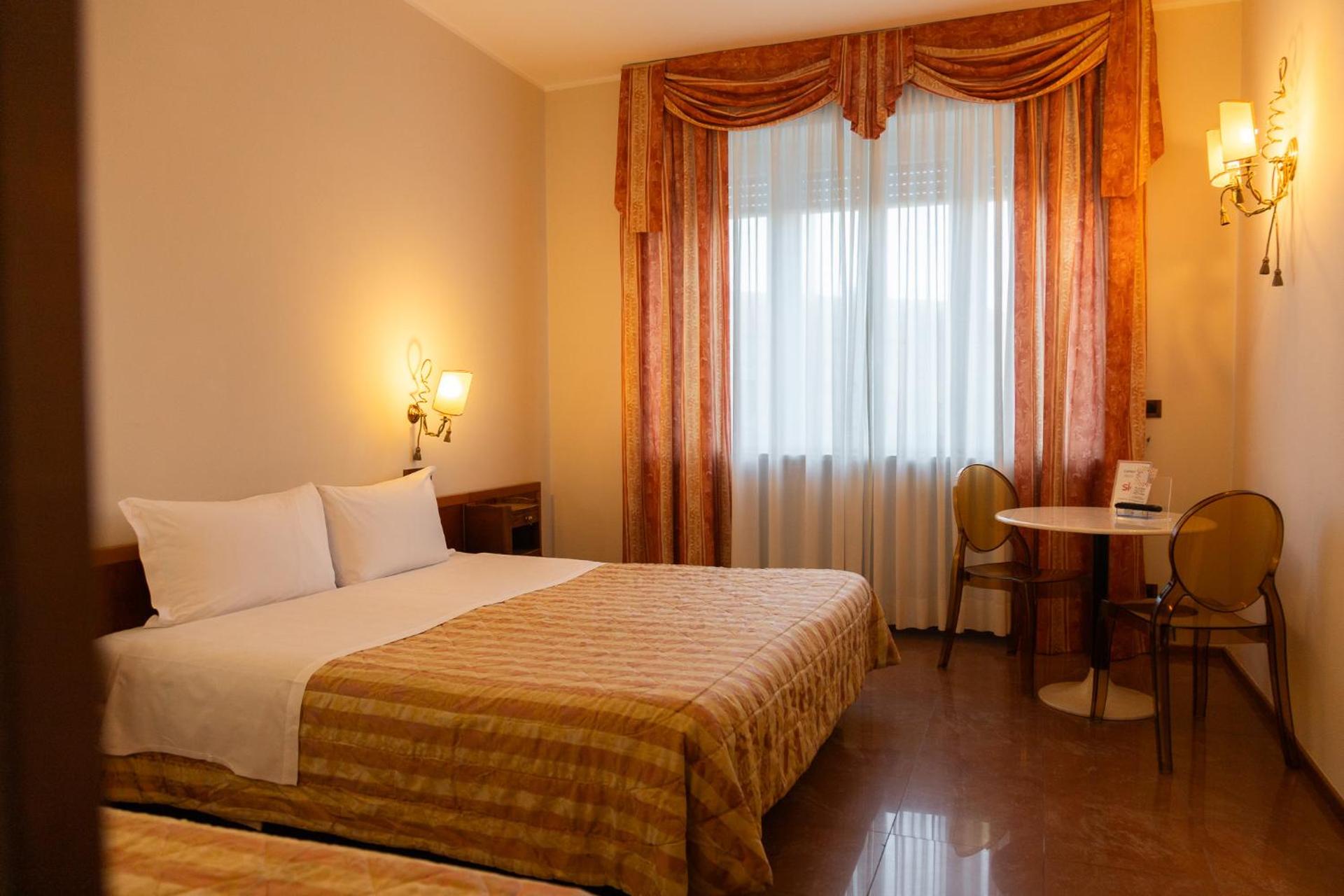 Hotel Continental - Photo 26