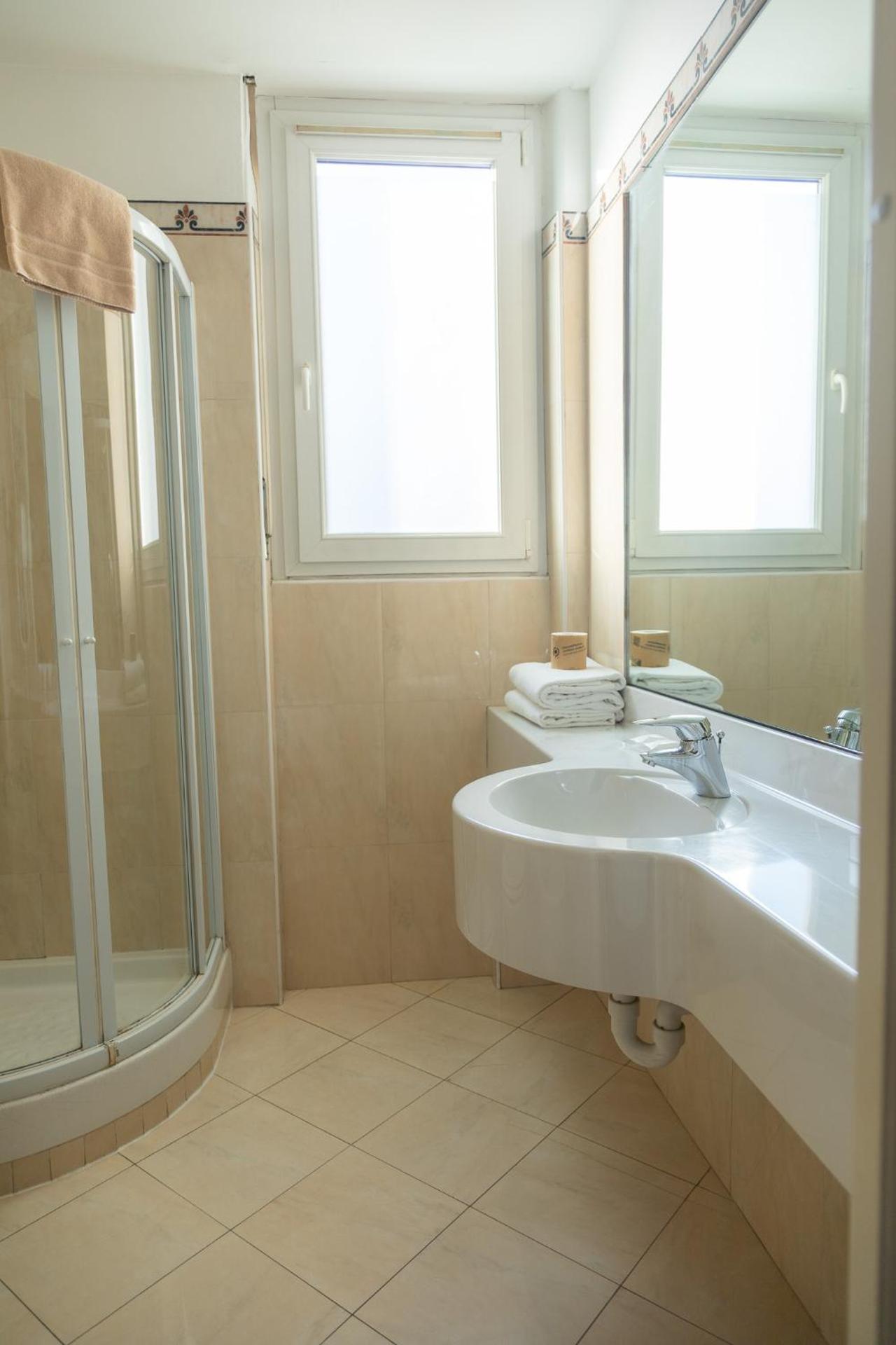 Hotel Continental - Photo 16