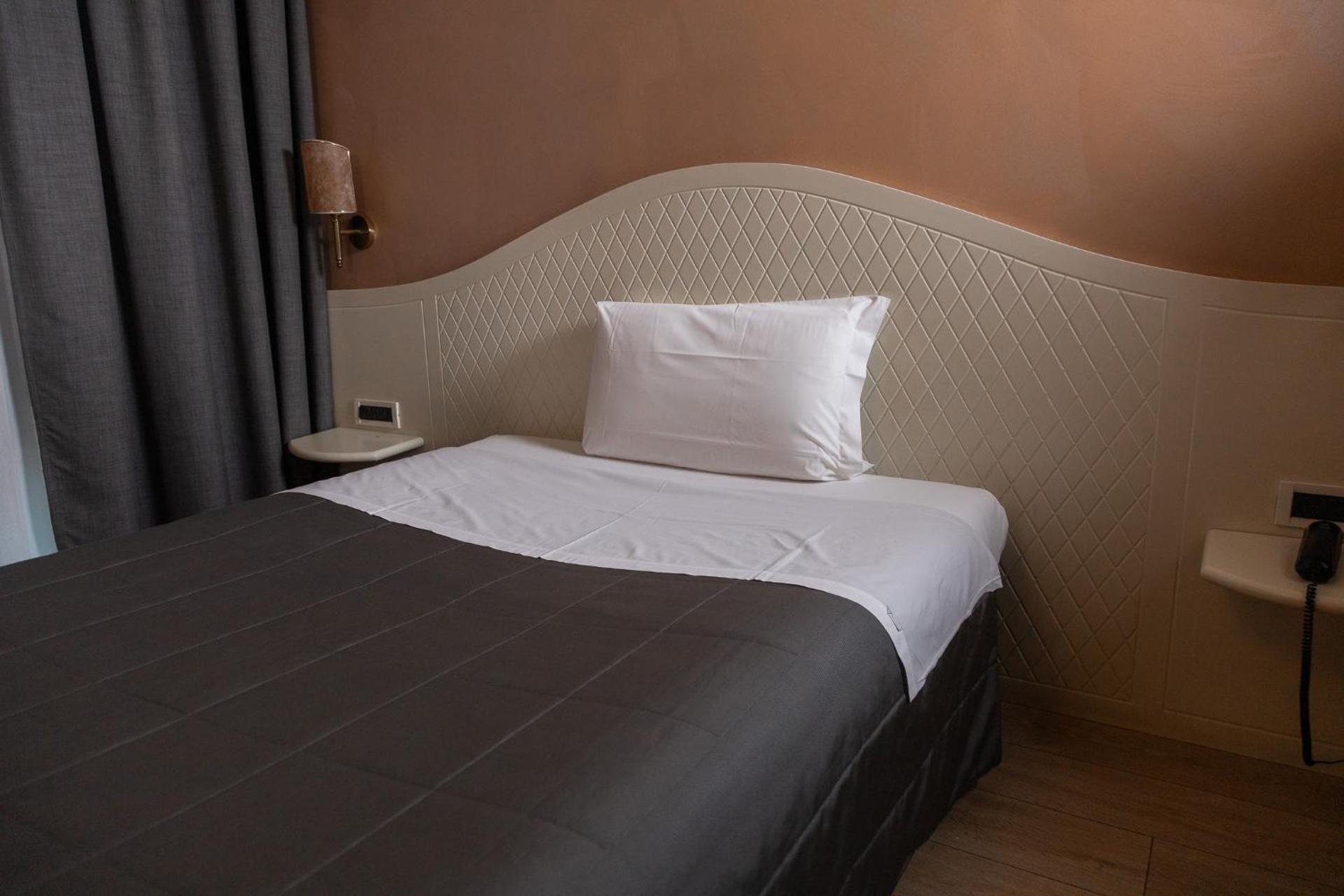 Hotel Continental - Photo 8