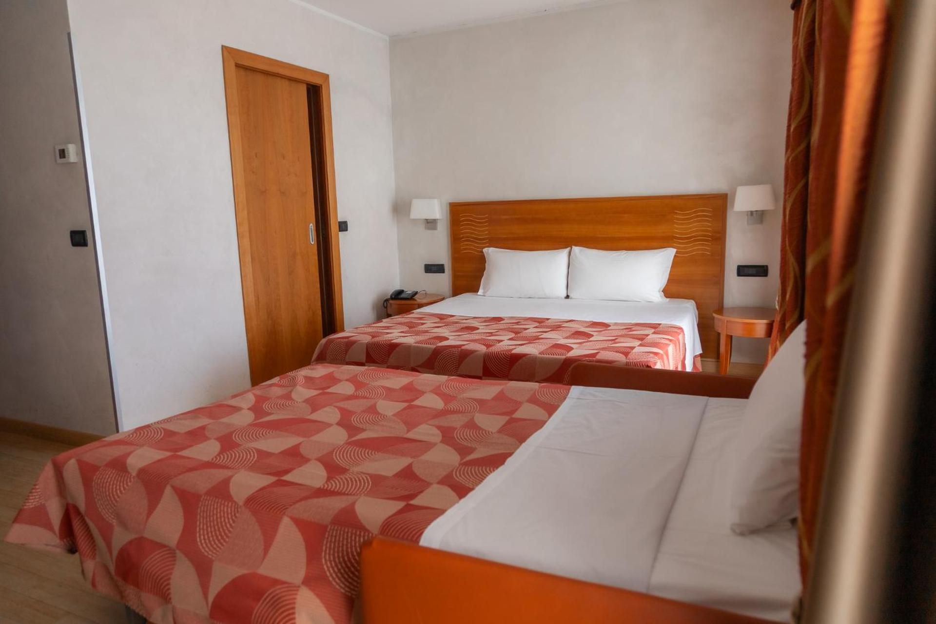 Hotel Continental - Photo 29